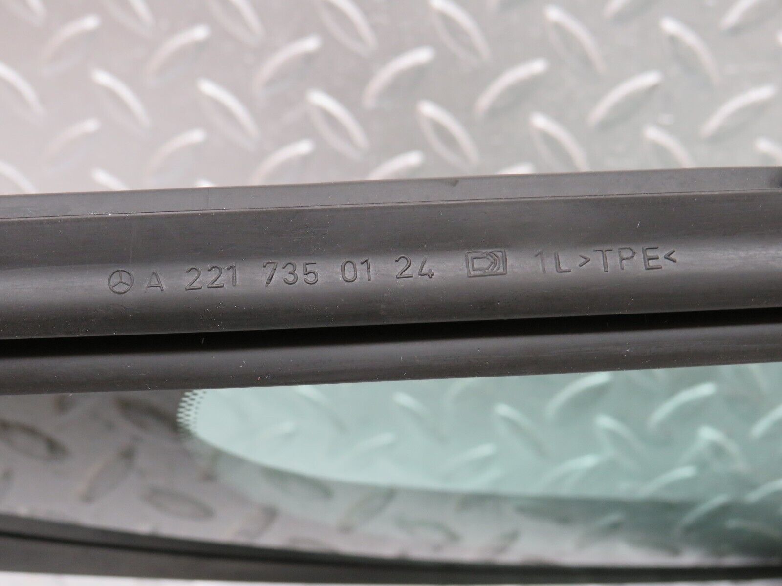 35164 Mercedes-Benz W221 Rear Left Quarter Window Glass 2217350124