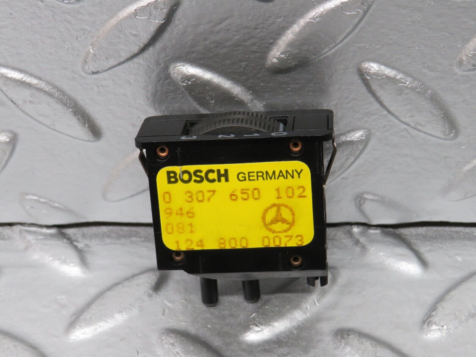 29539 Mercedes-Benz W124 230E Headlight Level Switch 1248000073 0307650102