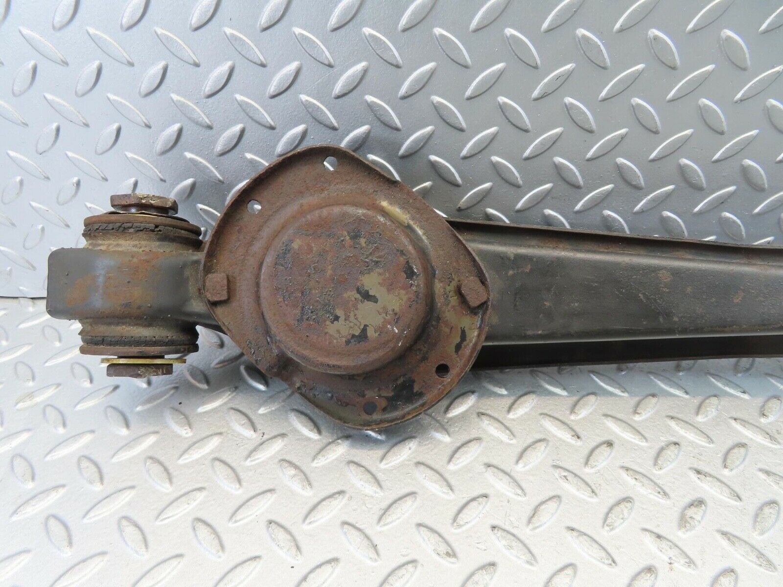 11628 Mercedes-Benz W108 280SE Rear Left Axle Spring Coil Mount