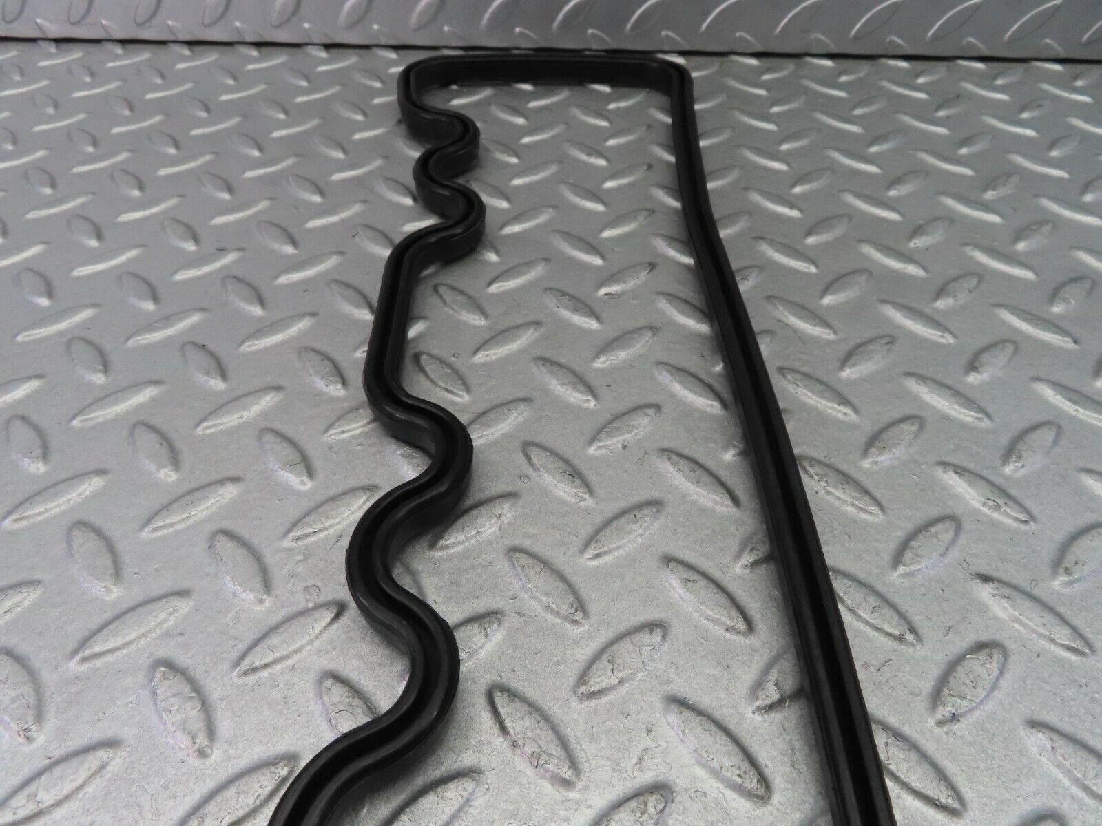 8104 Mercedes-Benz W108 Valve Cover Gasket Seal 1300160221