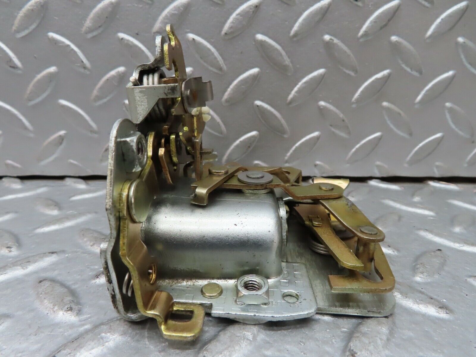 19153 Mercedes-Benz W123 300D Rear Right Door Lock Mechanism 1237330208