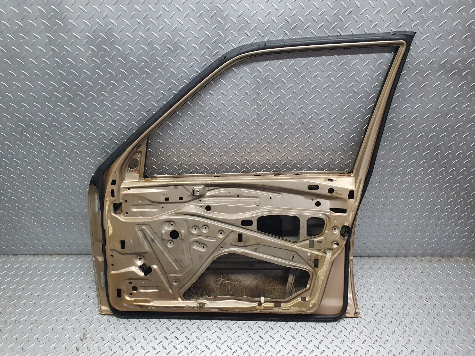 41367 Mercedes-Benz W124 200E Front Right Door