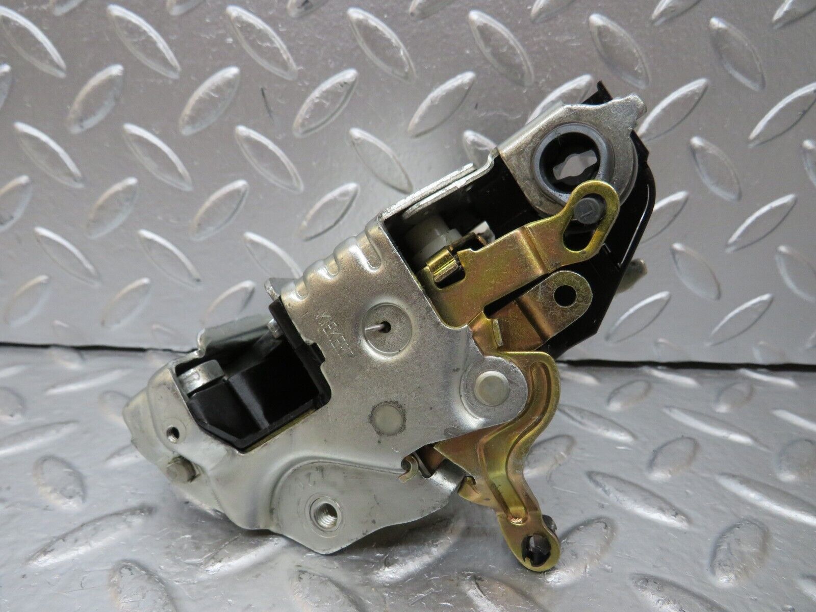 25678 Mercedes-Benz W124 280E Front Left Door Lock Mechanism