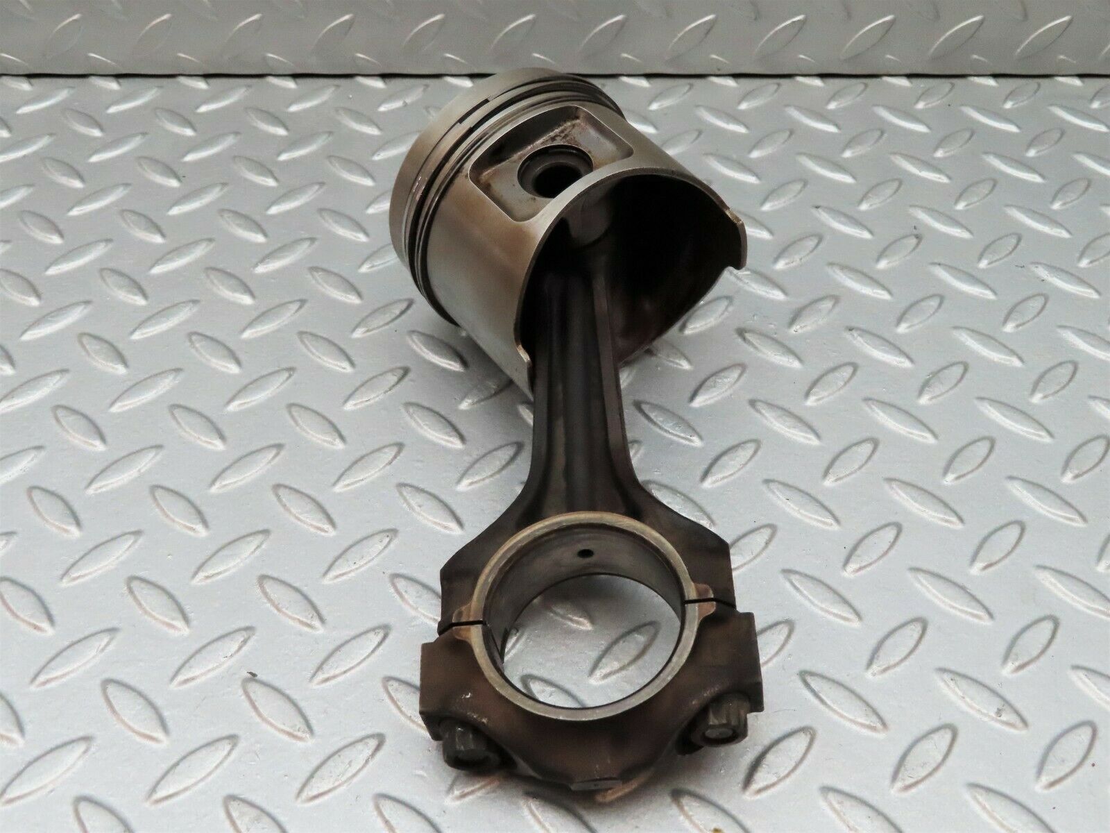 3950 Mercedes-Benz S123 200T Wagon Piston With Connecting Rod 88.985 mm