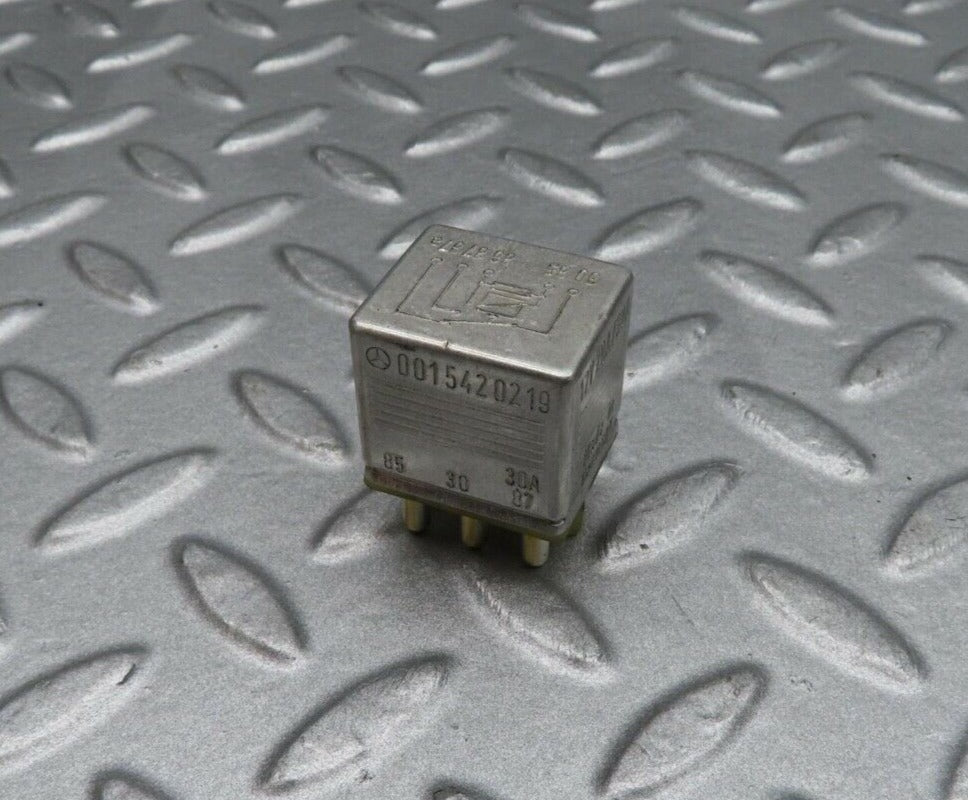 12056 Mercedes-Benz R129 300SL Coupe Multi Purpose Relay 0015420219