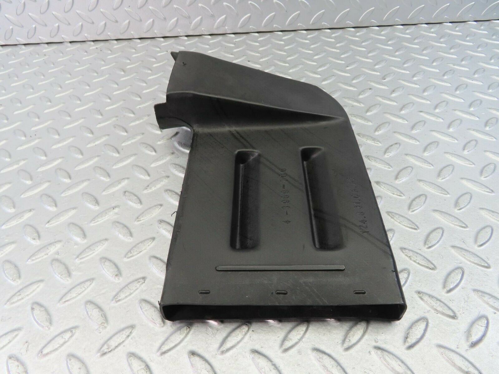 9316 Mercedes-Benz C124 300CE Coupe Ventilation Air Duct Right 1248310446