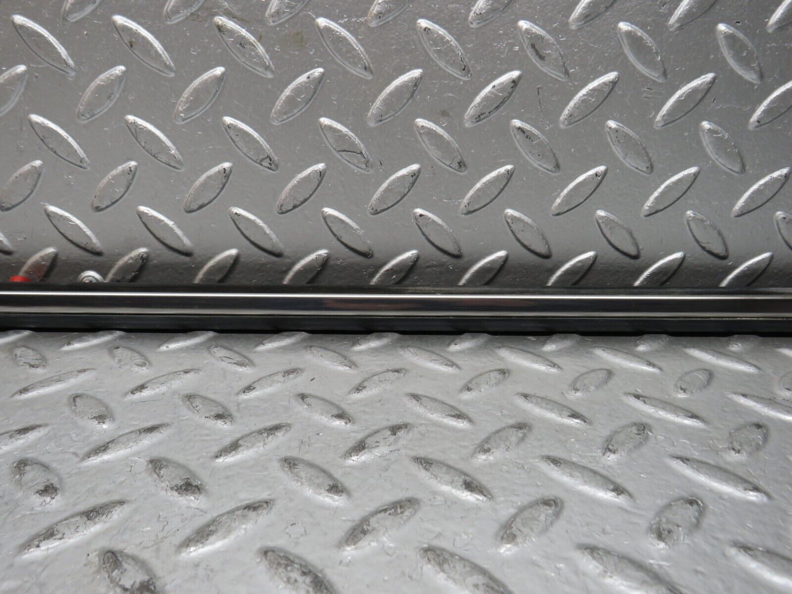 28622 Mercedes-Benz W123 280E Rear Right Door Centre Moulding Trim