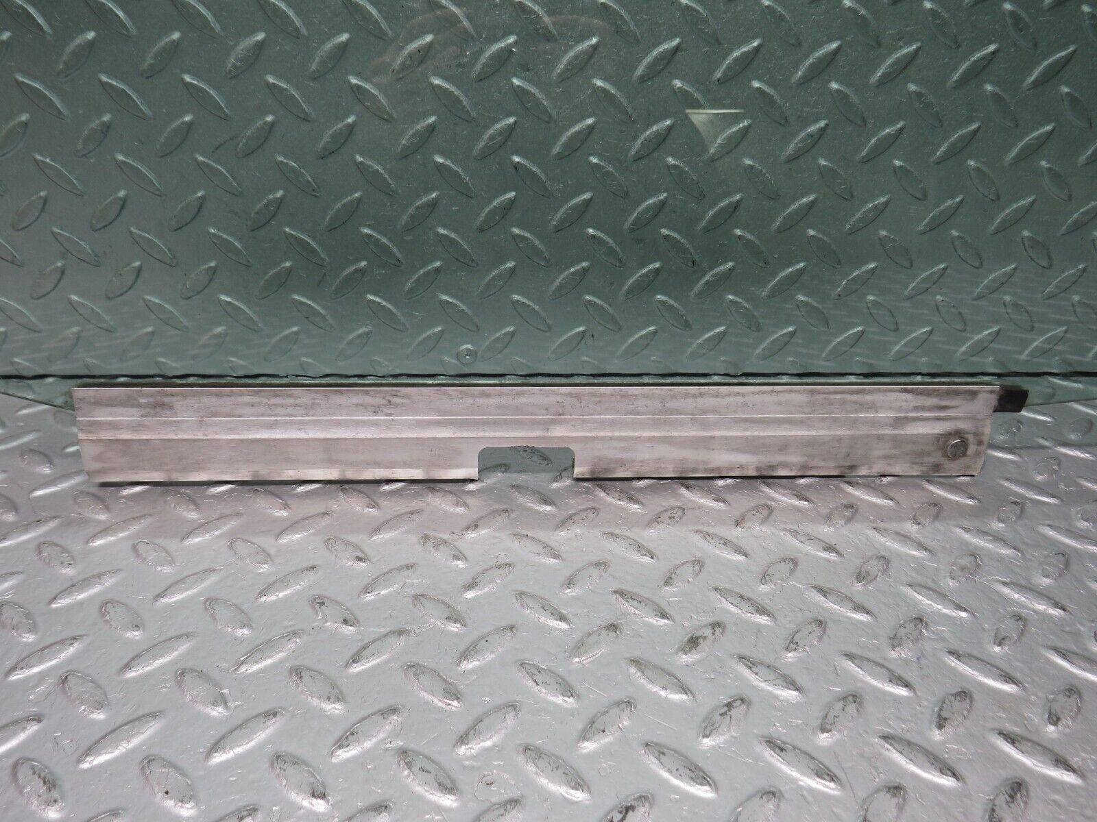 39069 Mercedes-Benz W201 190E 2.6L Front Right Door Window Glass