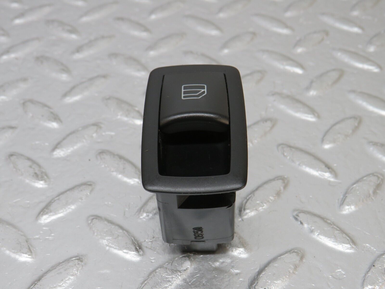 32744 Mercedes-Benz W245 Rear Right Electric Window Switch 2518200510