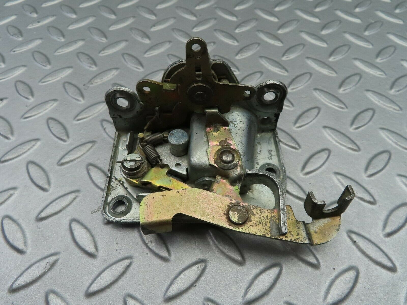 6873 Mercedes-Benz C107 350SLC Coupe Left Door Lock Mechanism