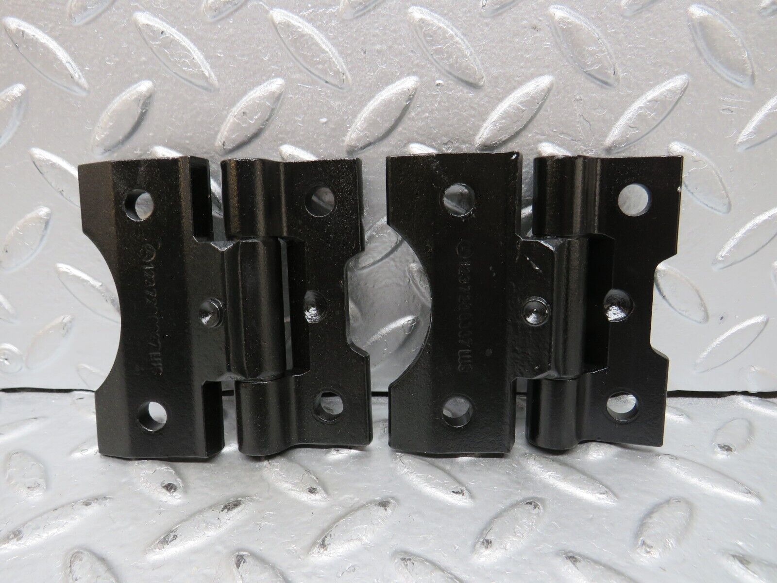 32147 Mercedes-Benz W123 230E Door Hinge Pair 1237200037