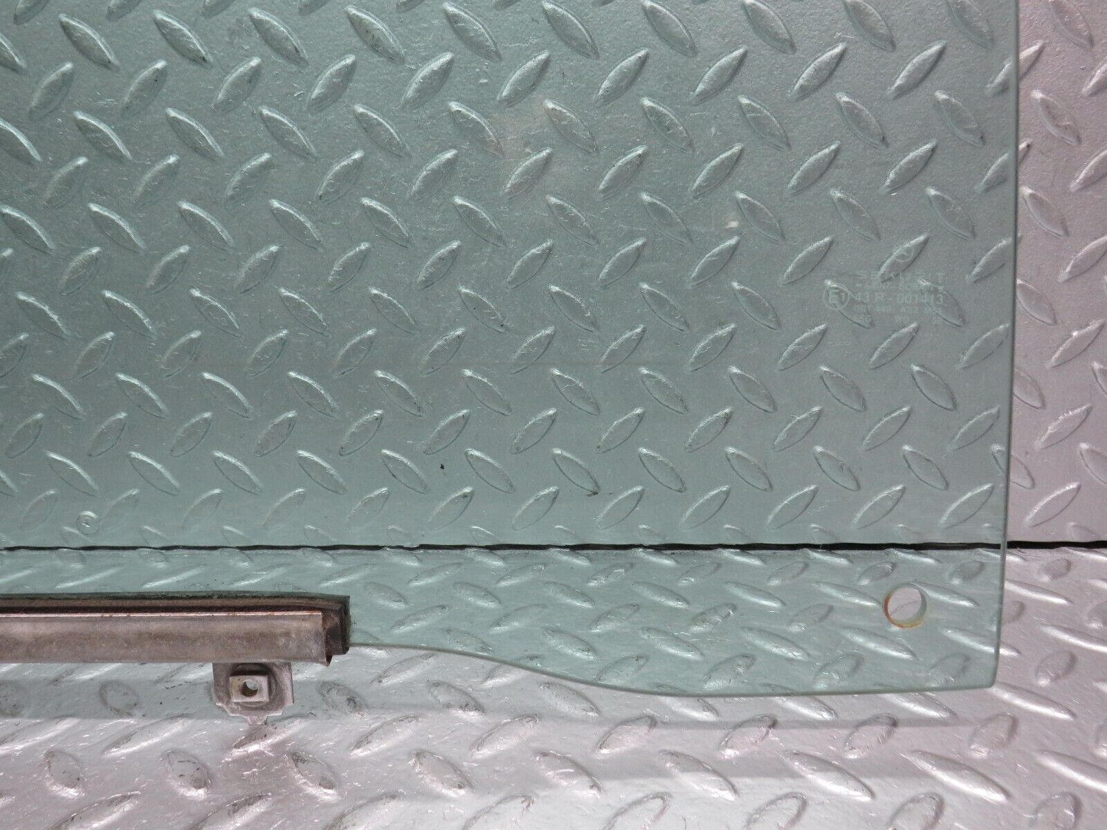 39664 Mercedes-Benz R129 320SL Coupe Right Door Window Glass