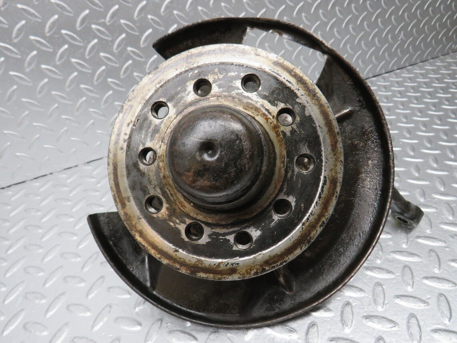 0848 Mercedes-Benz C107 350SLC Coupe Wheel Hub Front Right