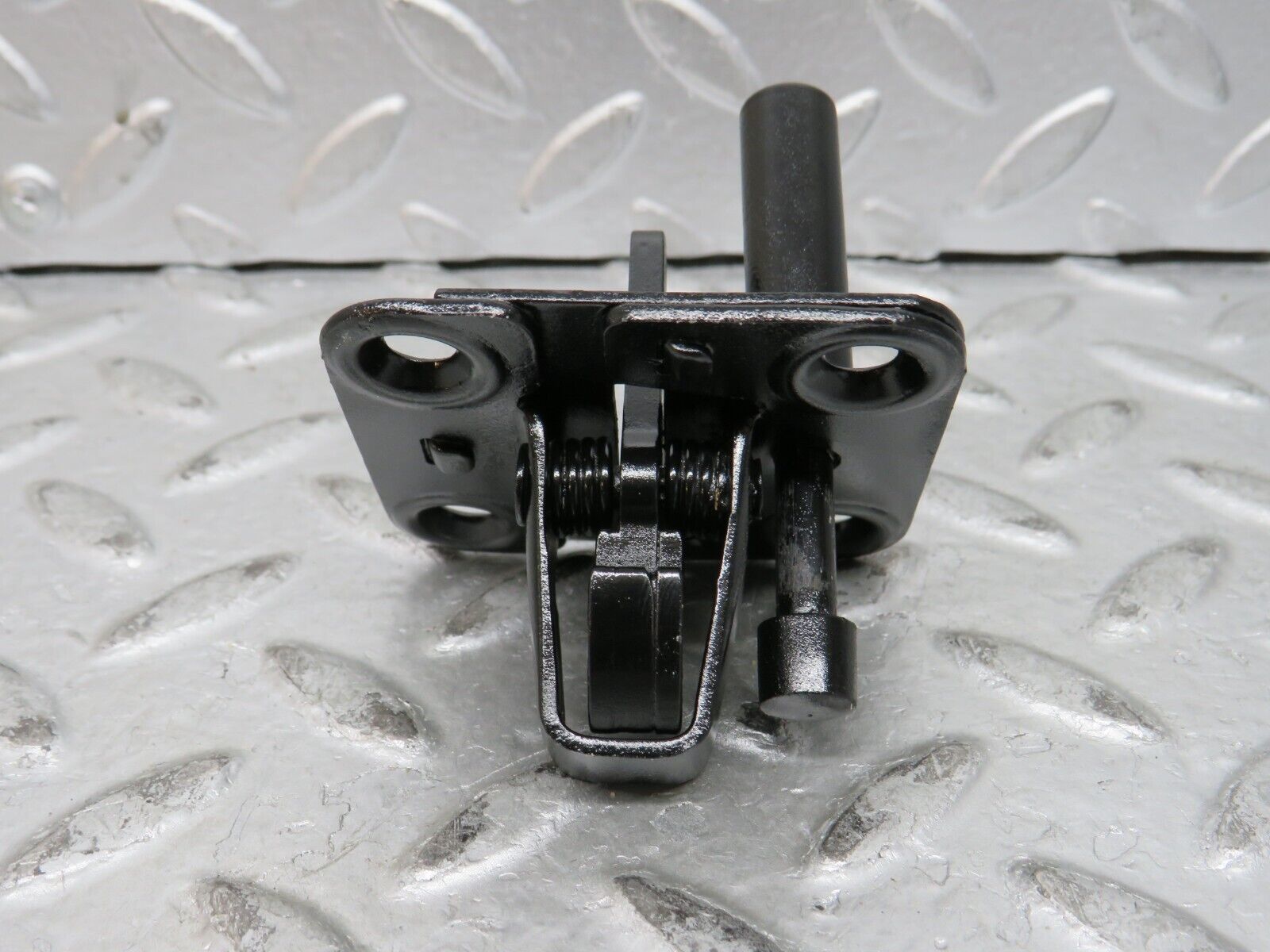 28375 Mercedes-Benz S123 240D Wagon Bonnet Lock Latch