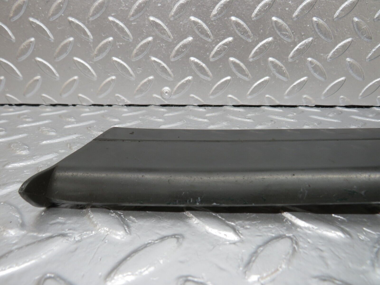 33994 Mercedes-Benz W124 260E Front Right Fender Wing Lower Moulding Trim