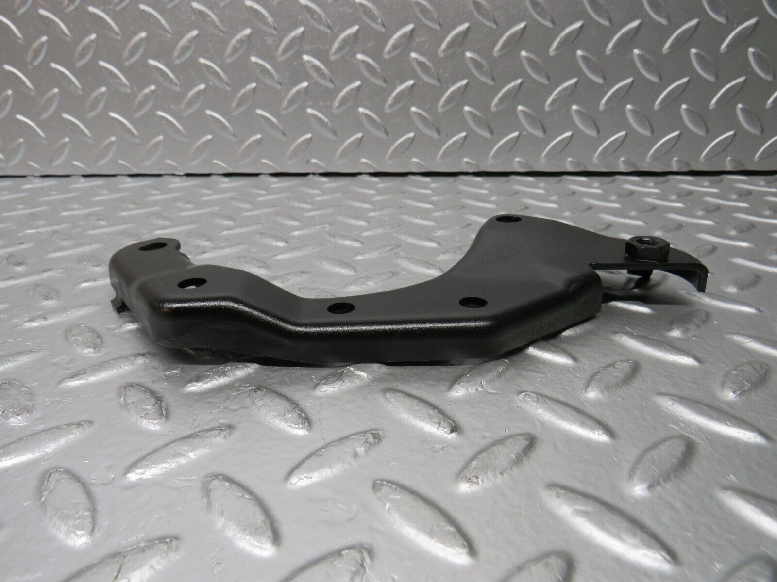 30557 Mercedes-Benz W124 230E Power Steering Pump Bracket