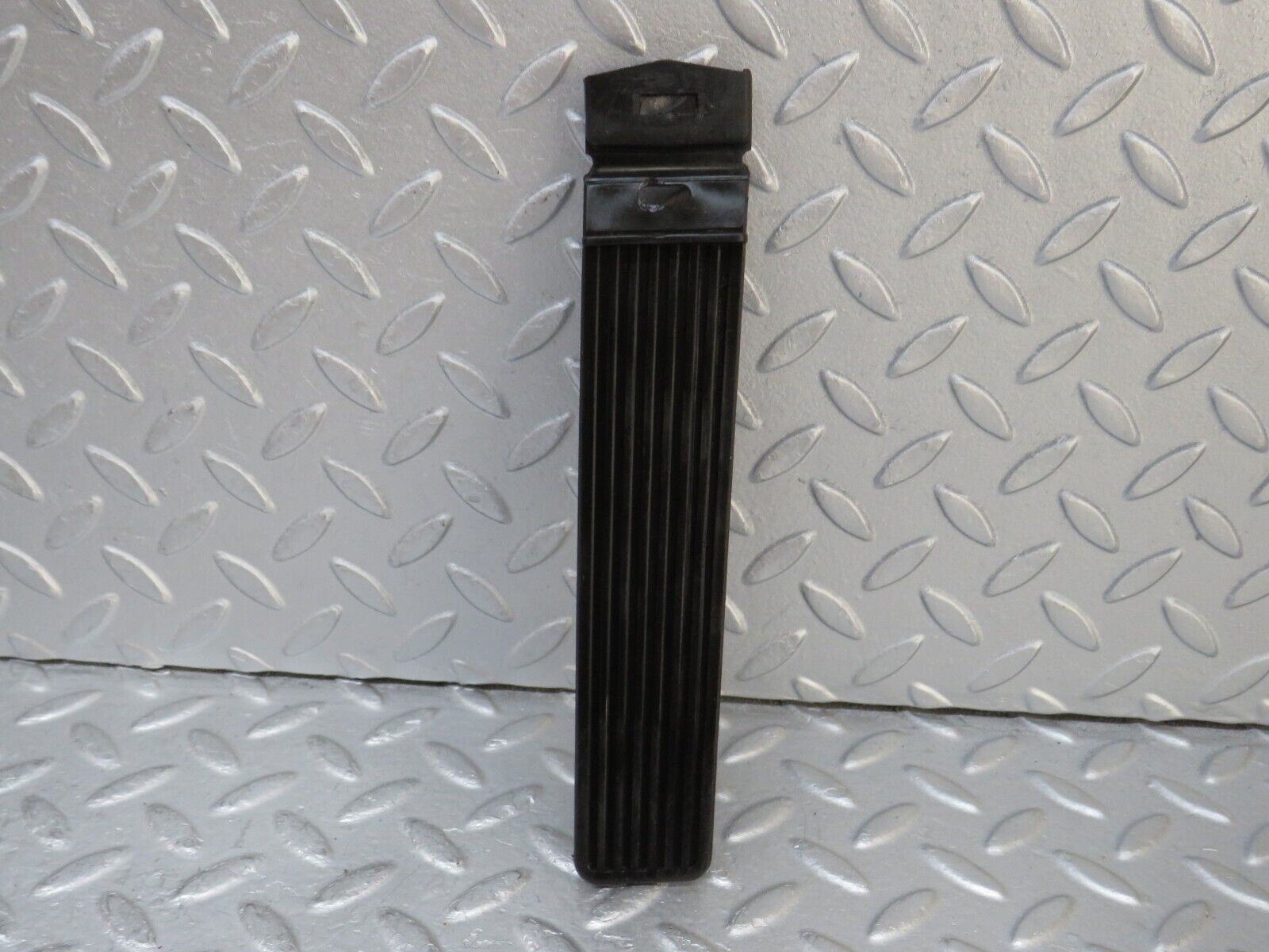 37046 Mercedes-Benz C126 420SEC Coupe Accelerator Pedal No Rubber 1263000504 1265400750