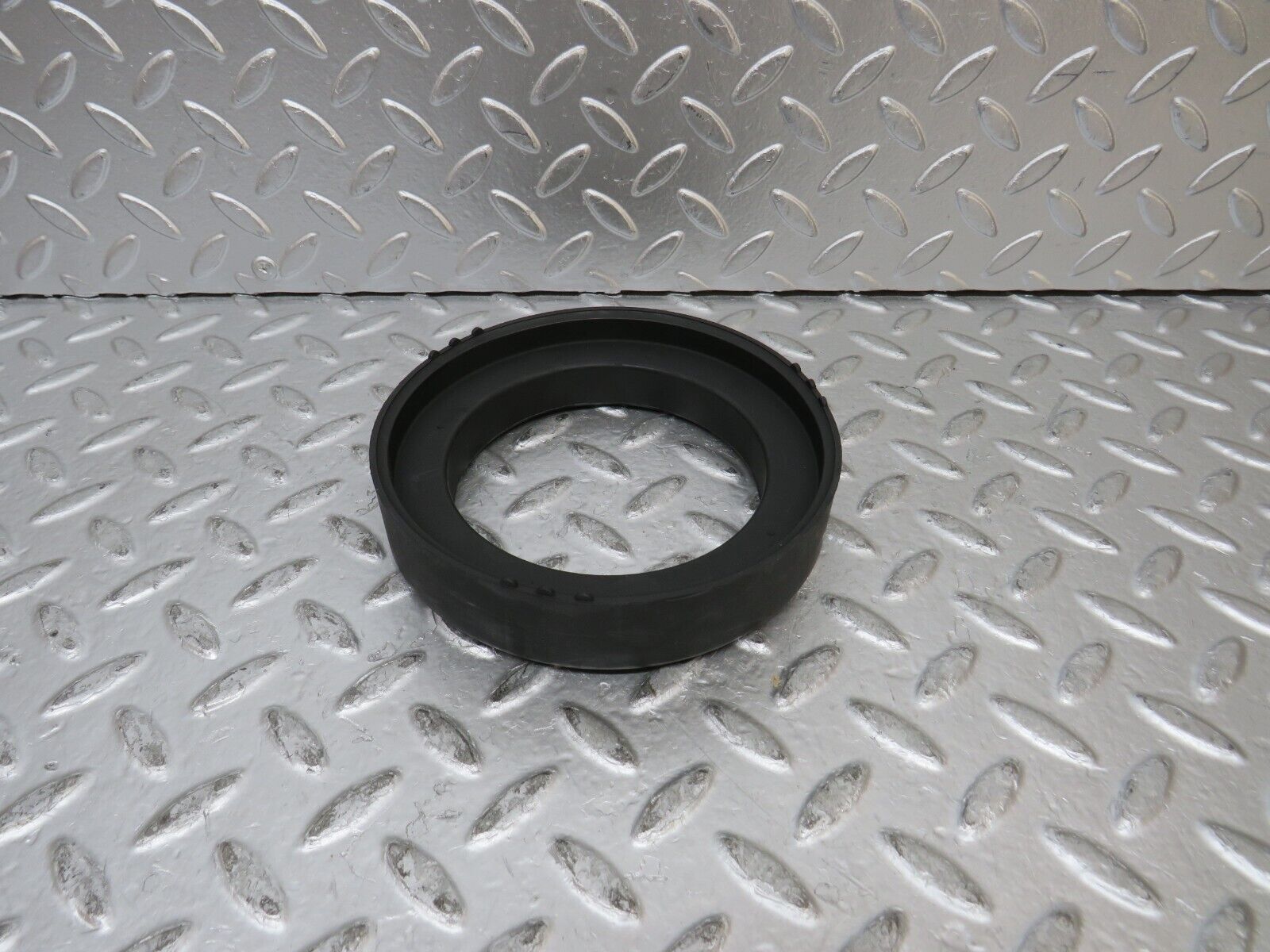 27087 Mercedes-Benz W123 280E Coil Spring Rubber Mounting New