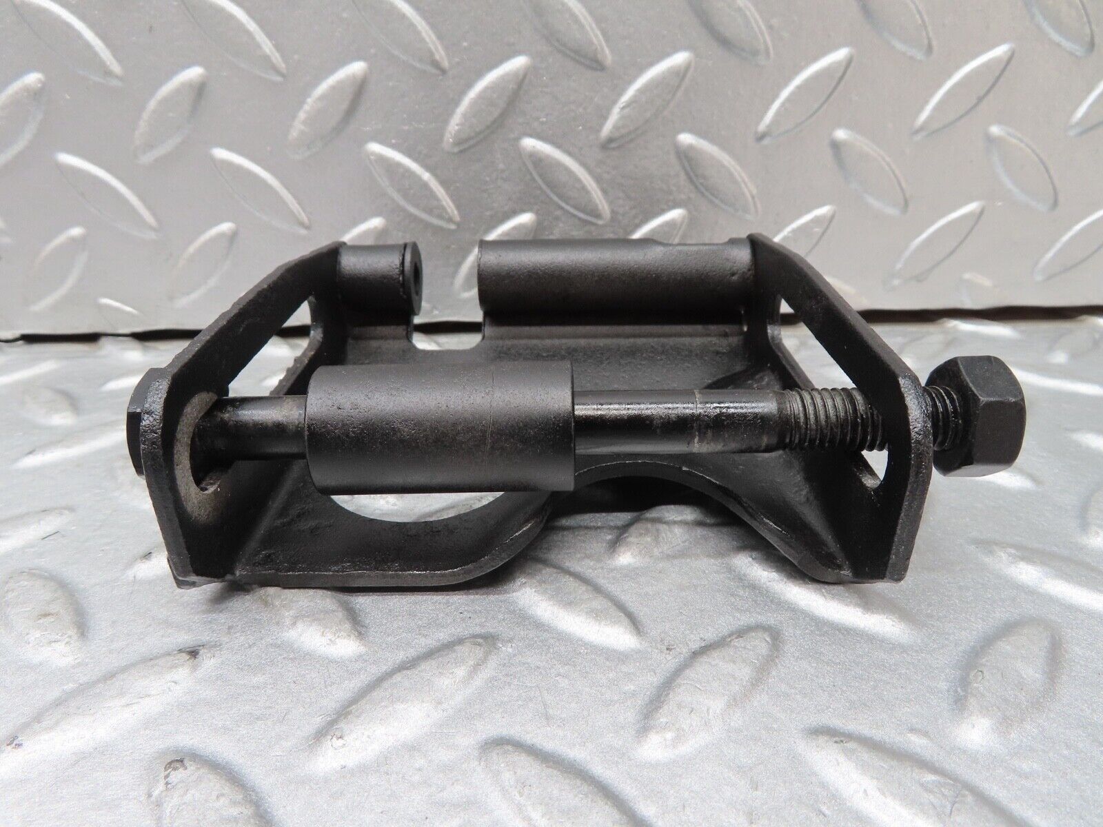 16978 Mercedes-Benz C123 280CE Coupe Alternator Generator Bracket