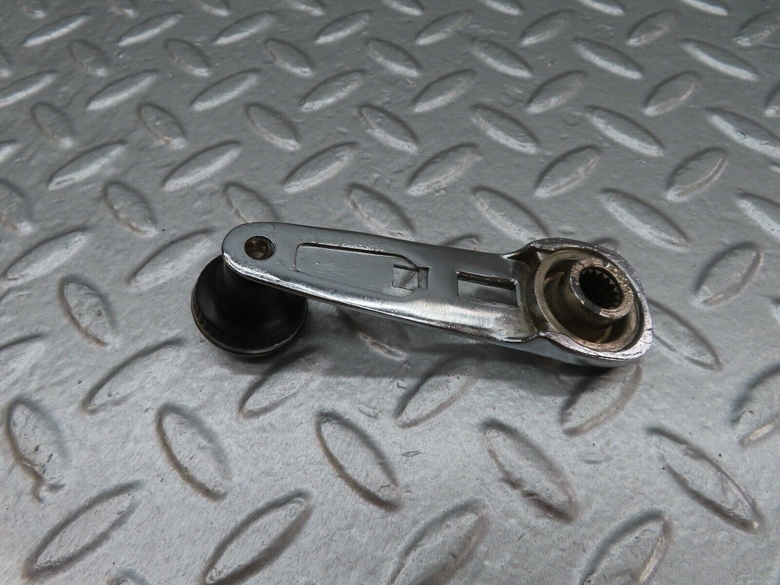 17957 Mercedes-Benz W123 200 Window Lifter Crank Handle