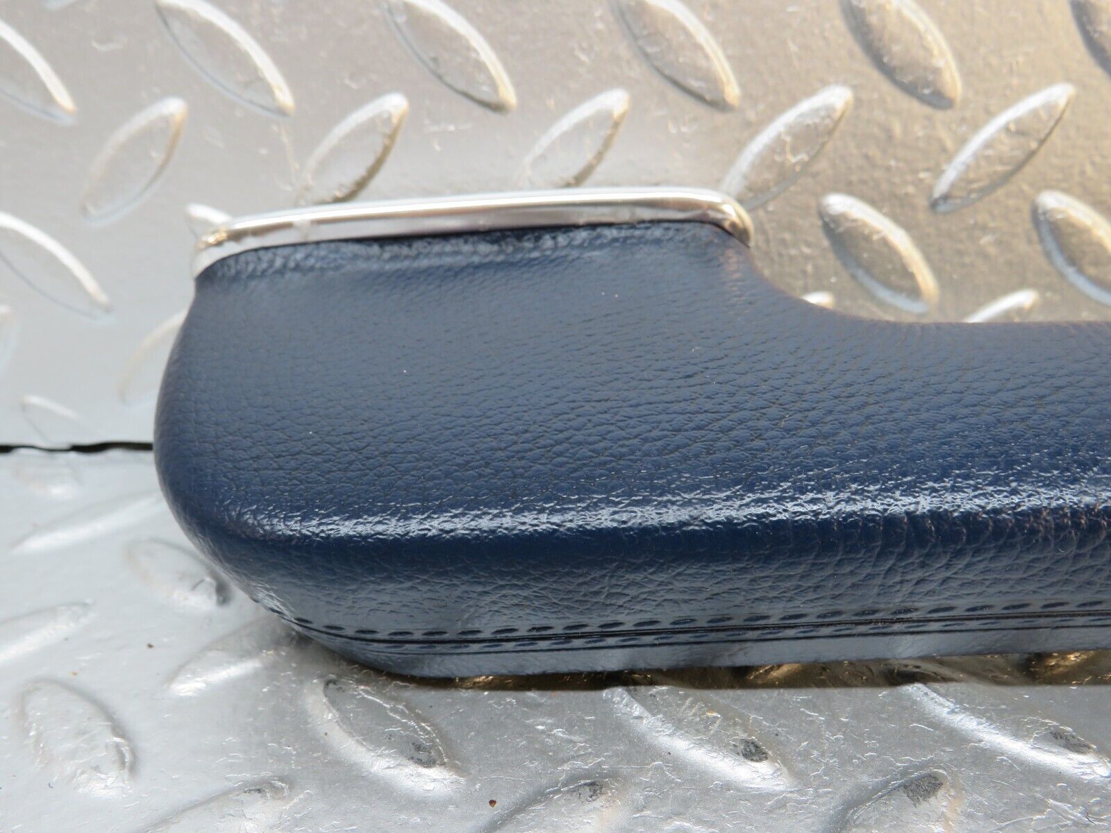 30990 Mercedes-Benz W123 200D Front Left Interior Door Handle 1239700901