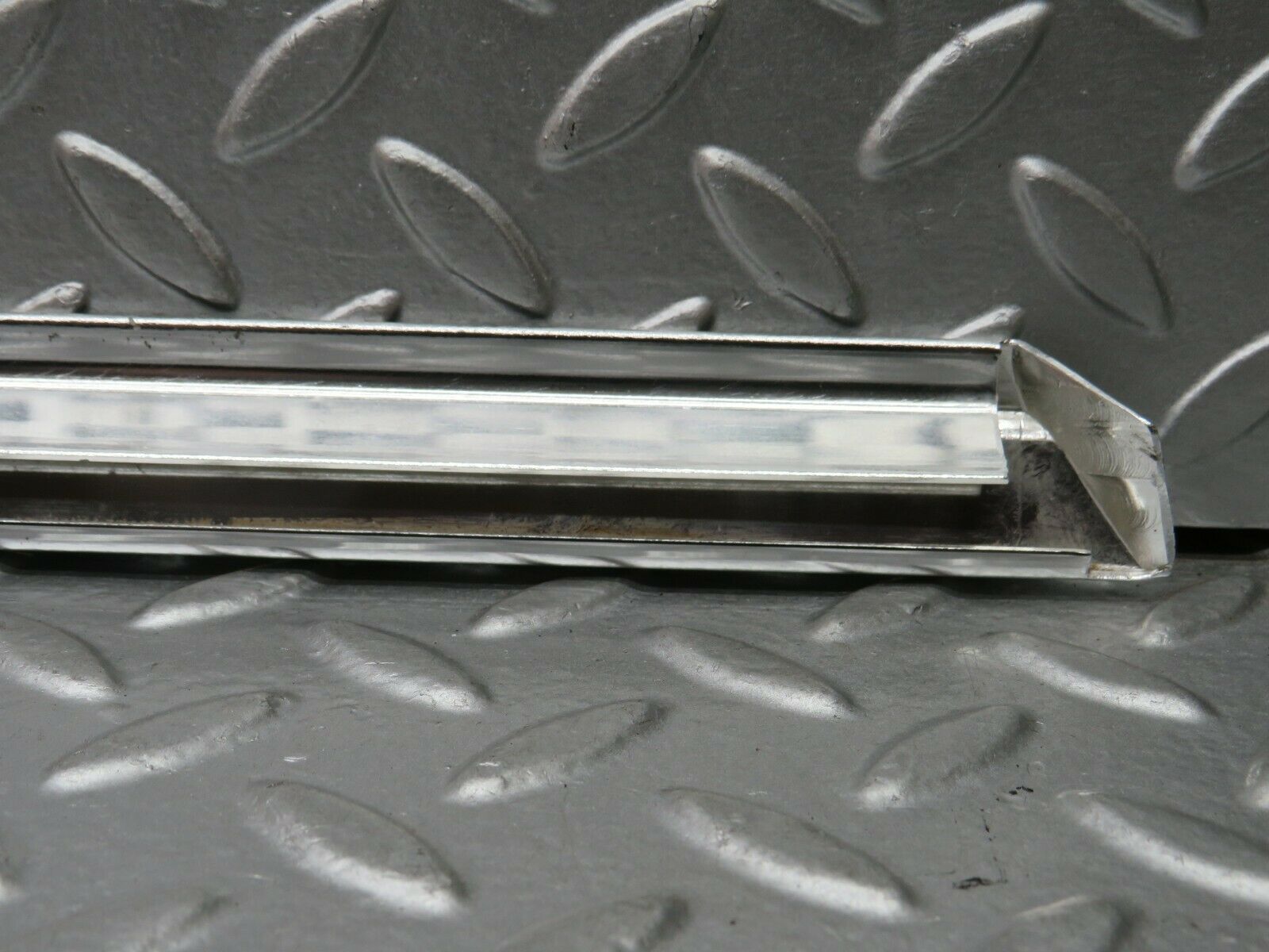 22738 Mercedes-Benz C107 450SLC Coupe Left Door Chrome Trim