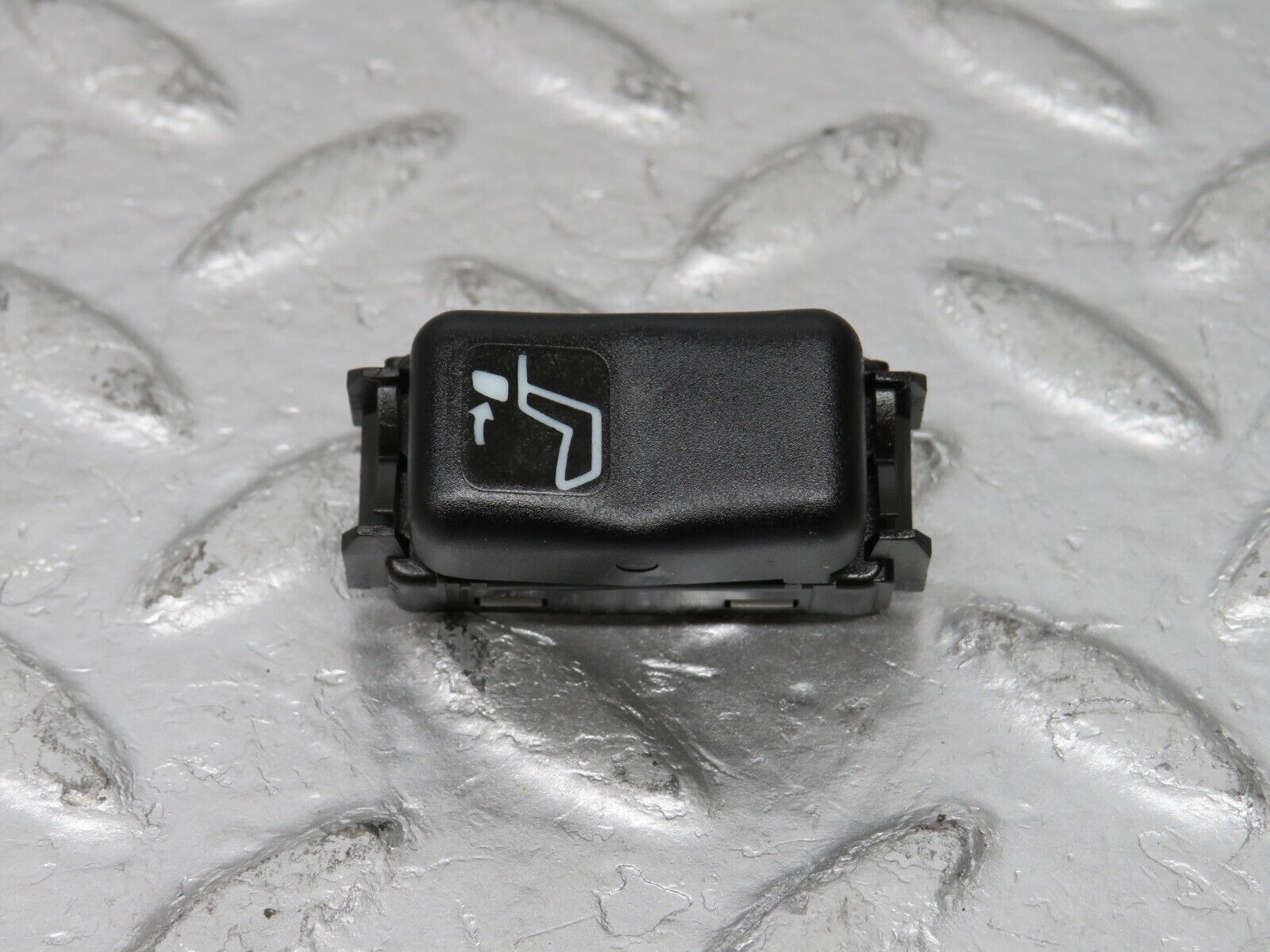 33331 Mercedes-Benz W202 C180 Head Rest Control Switch 1408205210