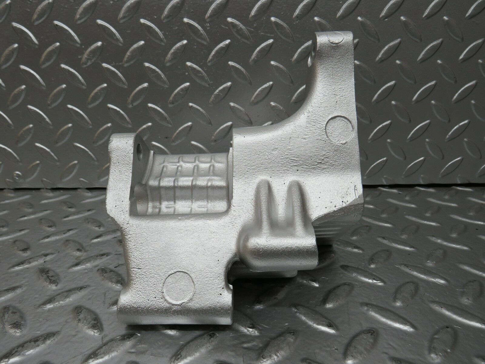 23887 Mercedes-Benz C107 450SLC Coupe Alternator Generator Bracket 1161551135