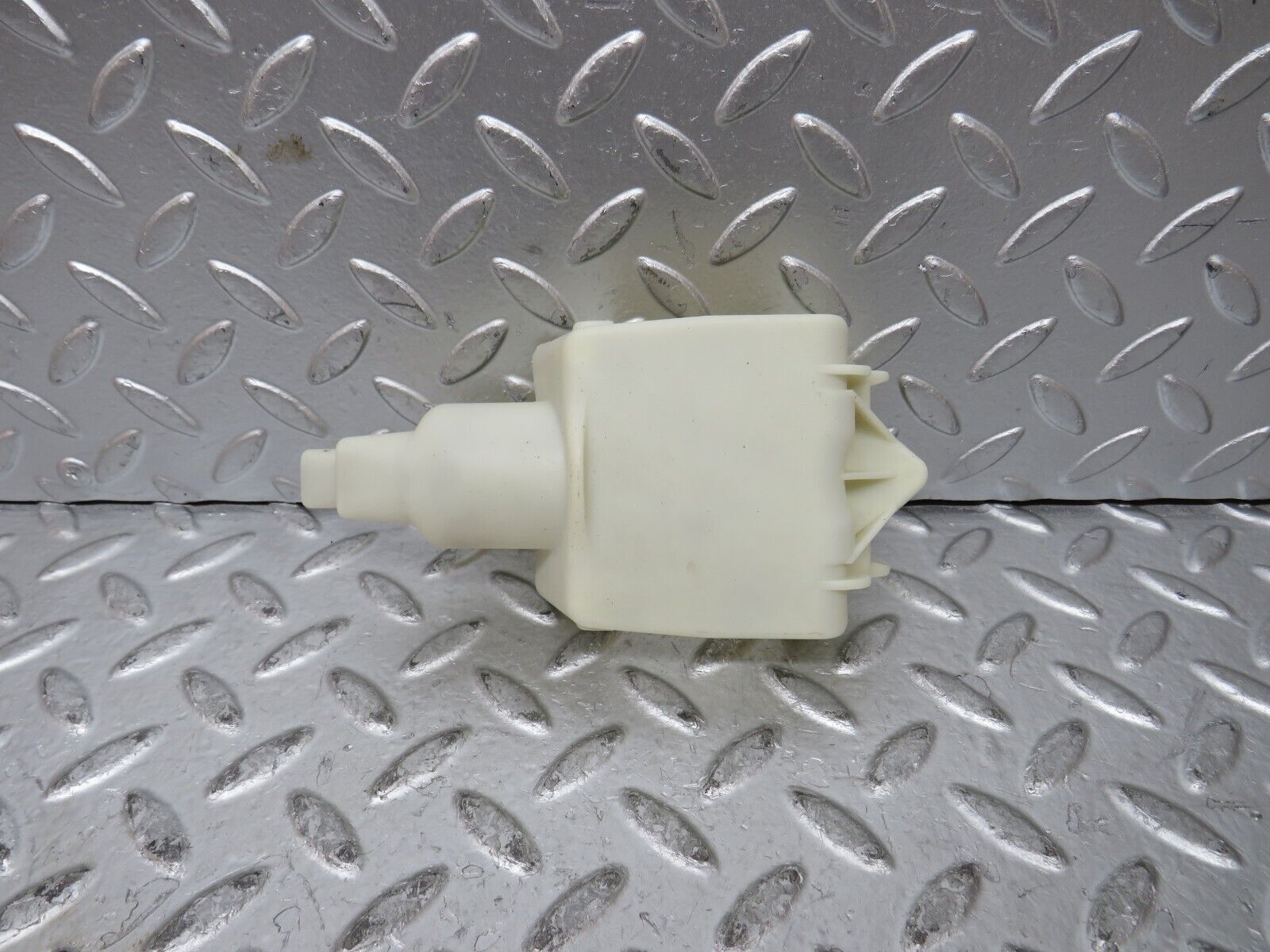 27499 Mercedes-Benz S124 300TE Rear Door Lock Vacuum Actuator Cover 1248050590