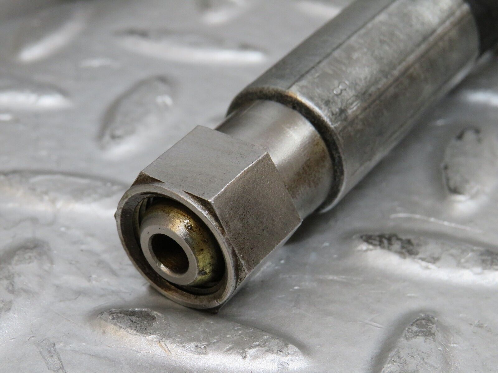 28434 Mercedes-Benz S123 240D Wagon Power Steering Pump Oil Pipe Hose