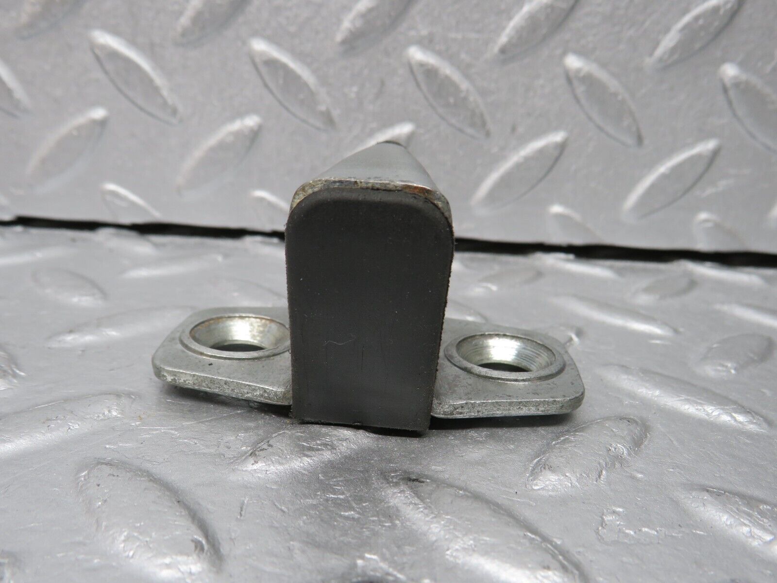 38060 Mercedes-Benz A124 320E Cabriolet Door Lock Latch