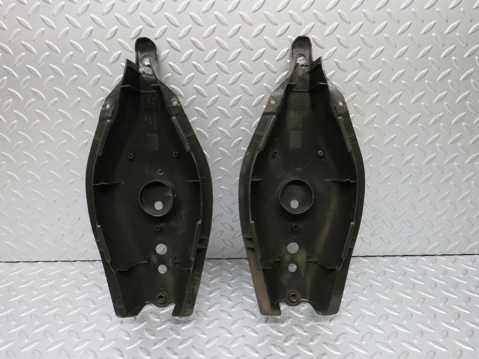 38761 Mercedes-Benz W201 190E 2.6L Rear Control Arm Cover 2x 1293520188