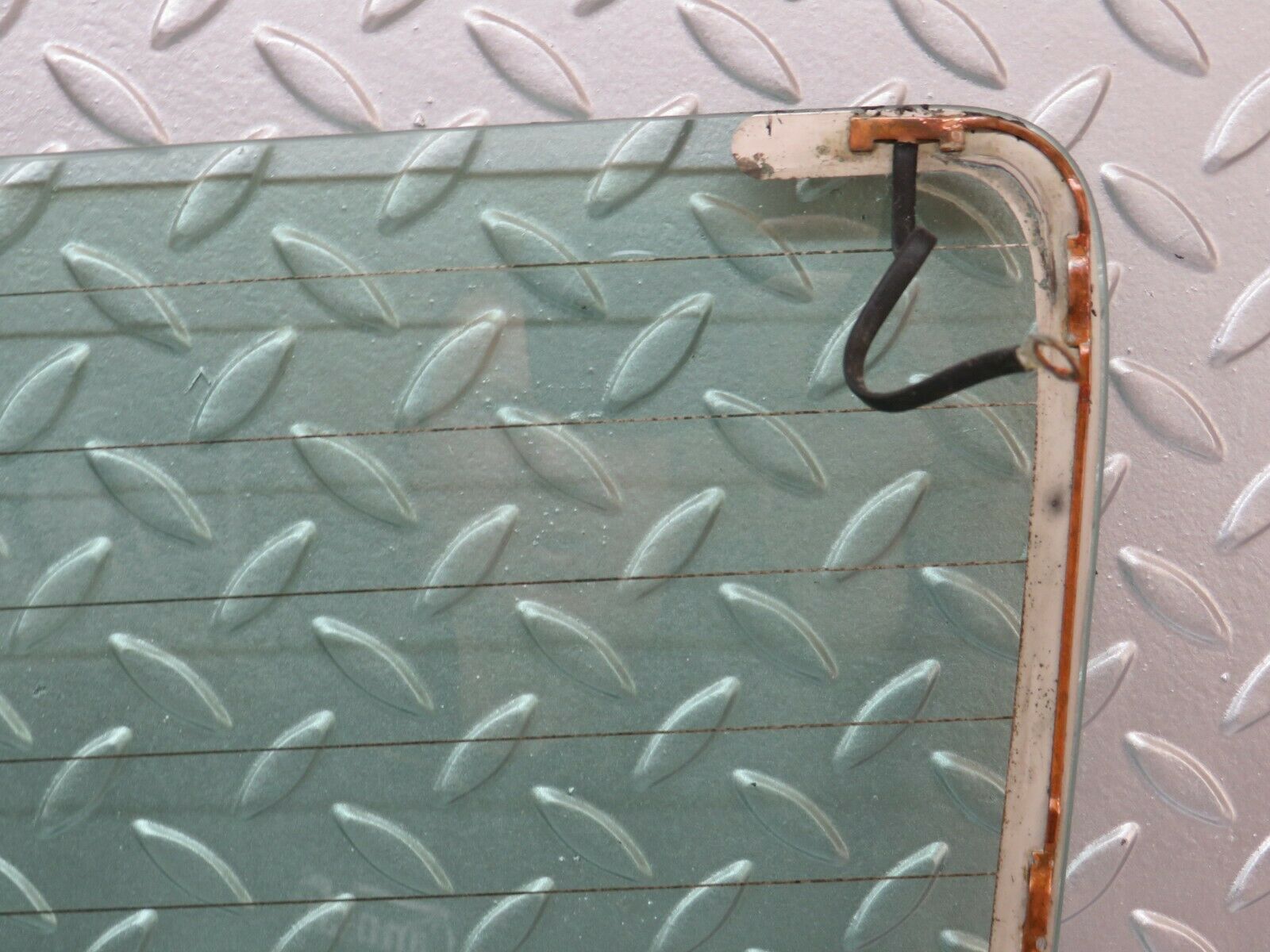 24443 Mercedes-Benz S124 220TE Wagon Tailgate Heated Windscreen 1247400157