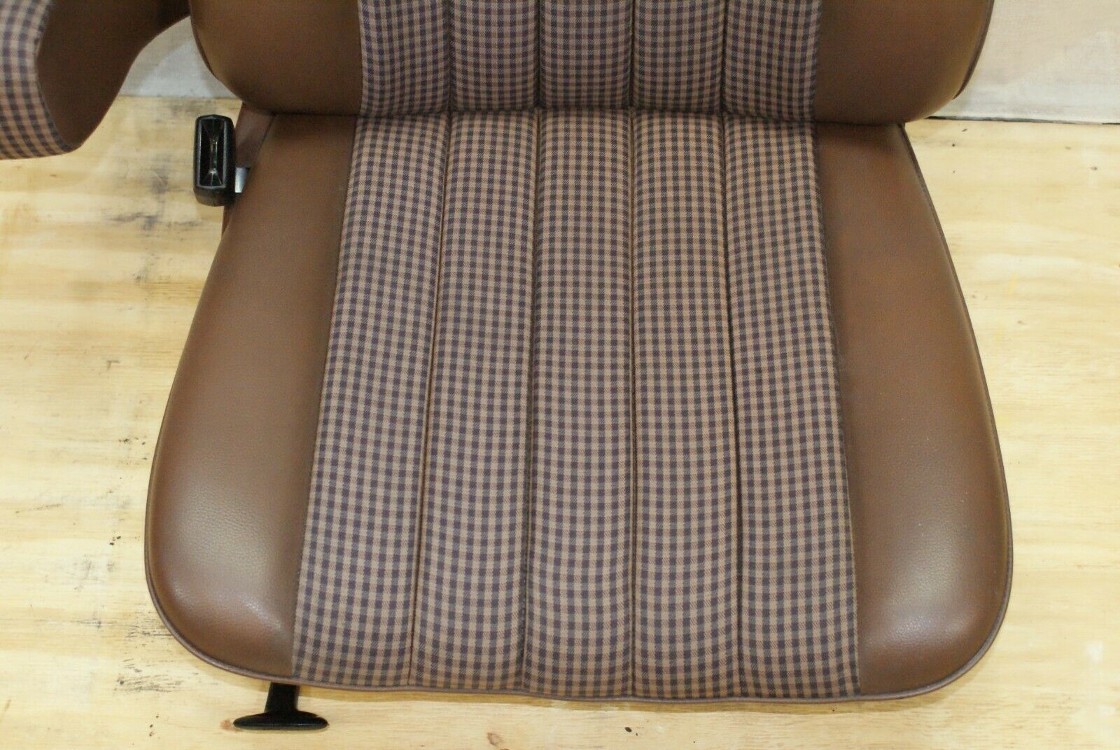 2497 Mercedes-Benz W116 350SE Front Left Seat 1169101250