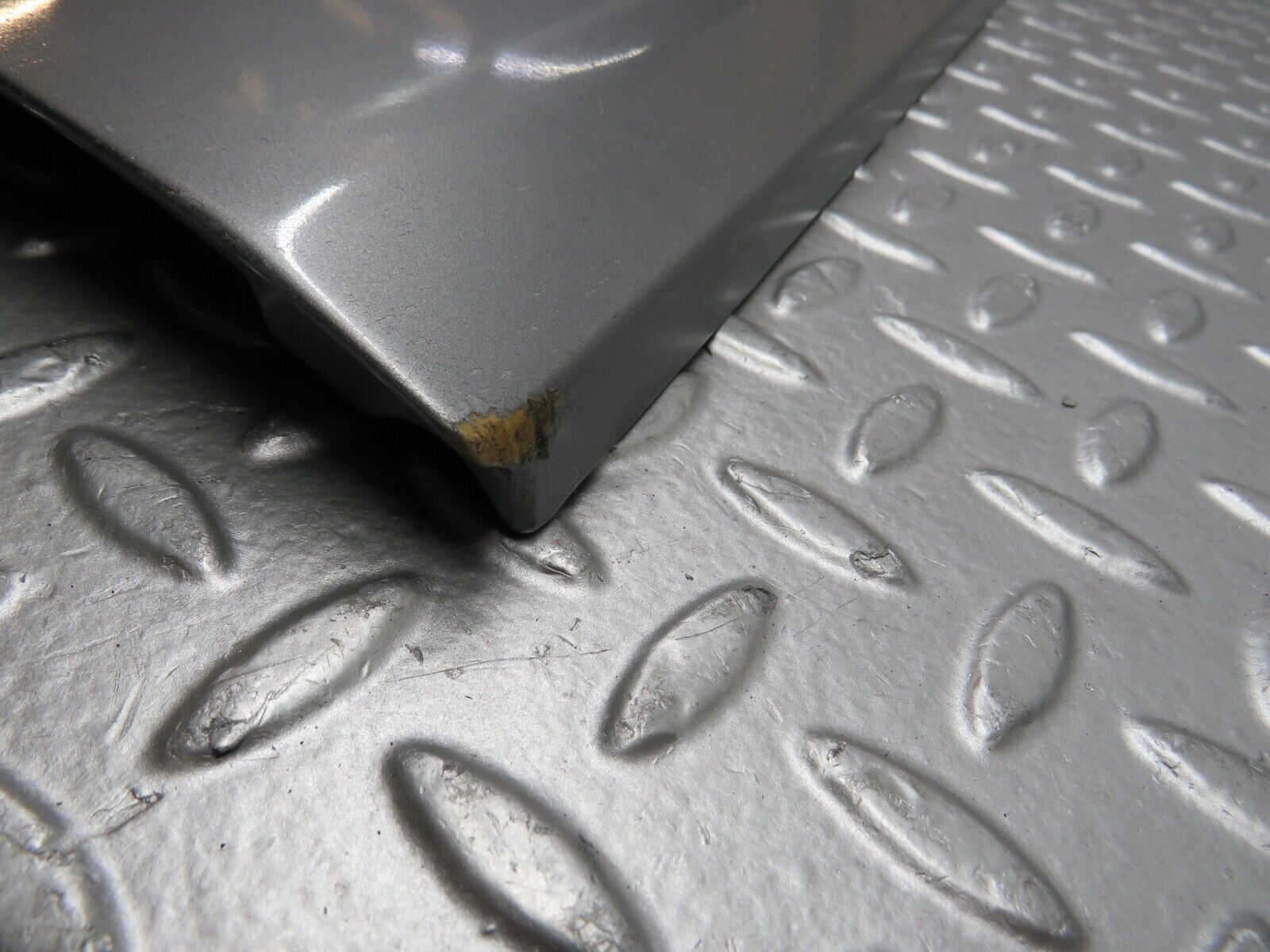 31593 Mercedes-Benz W201 190LE 1.8L Front Right Door Moulding Trim 2016905640