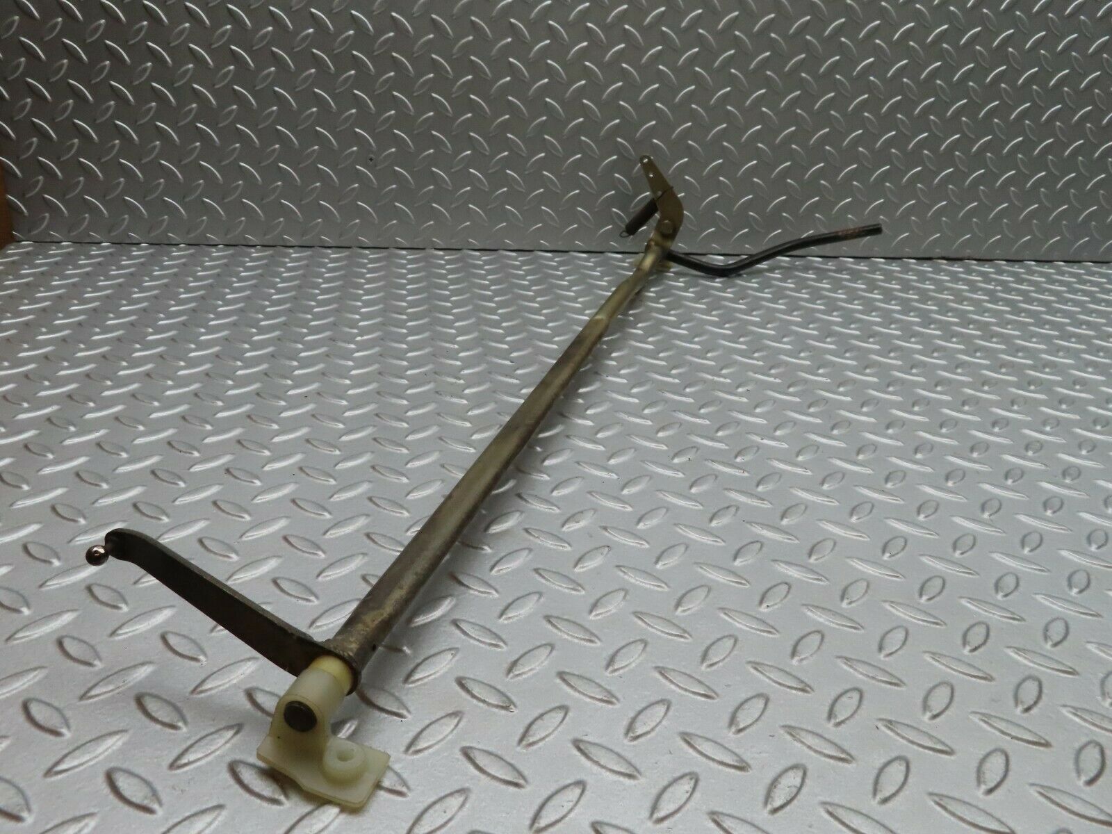 4914 Mercedes-Benz W114 280CE Coupe Accelerator Pedal Linkage