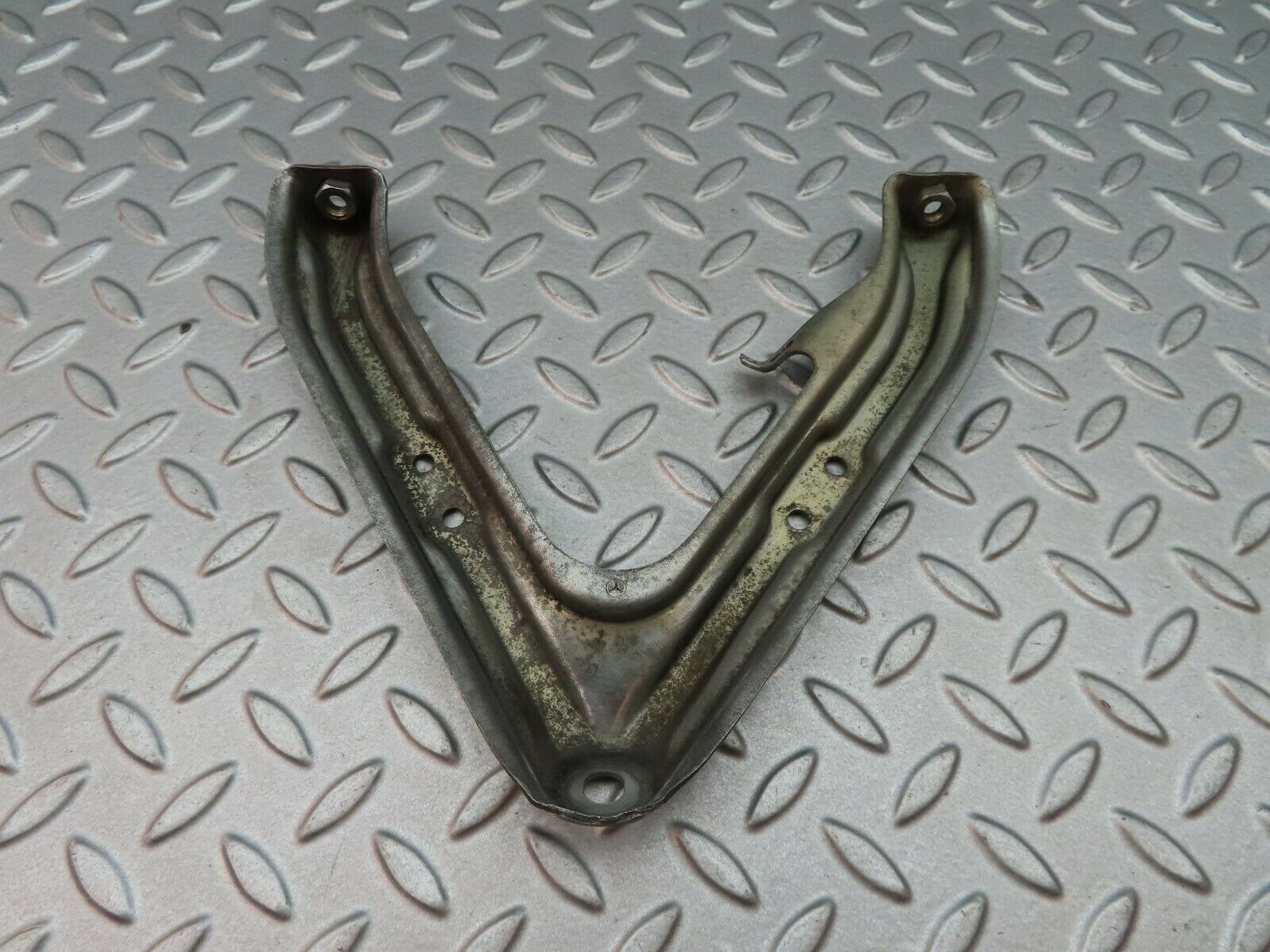 5637 Mercedes-Benz W124 230E Air Intake Manifold Bracket