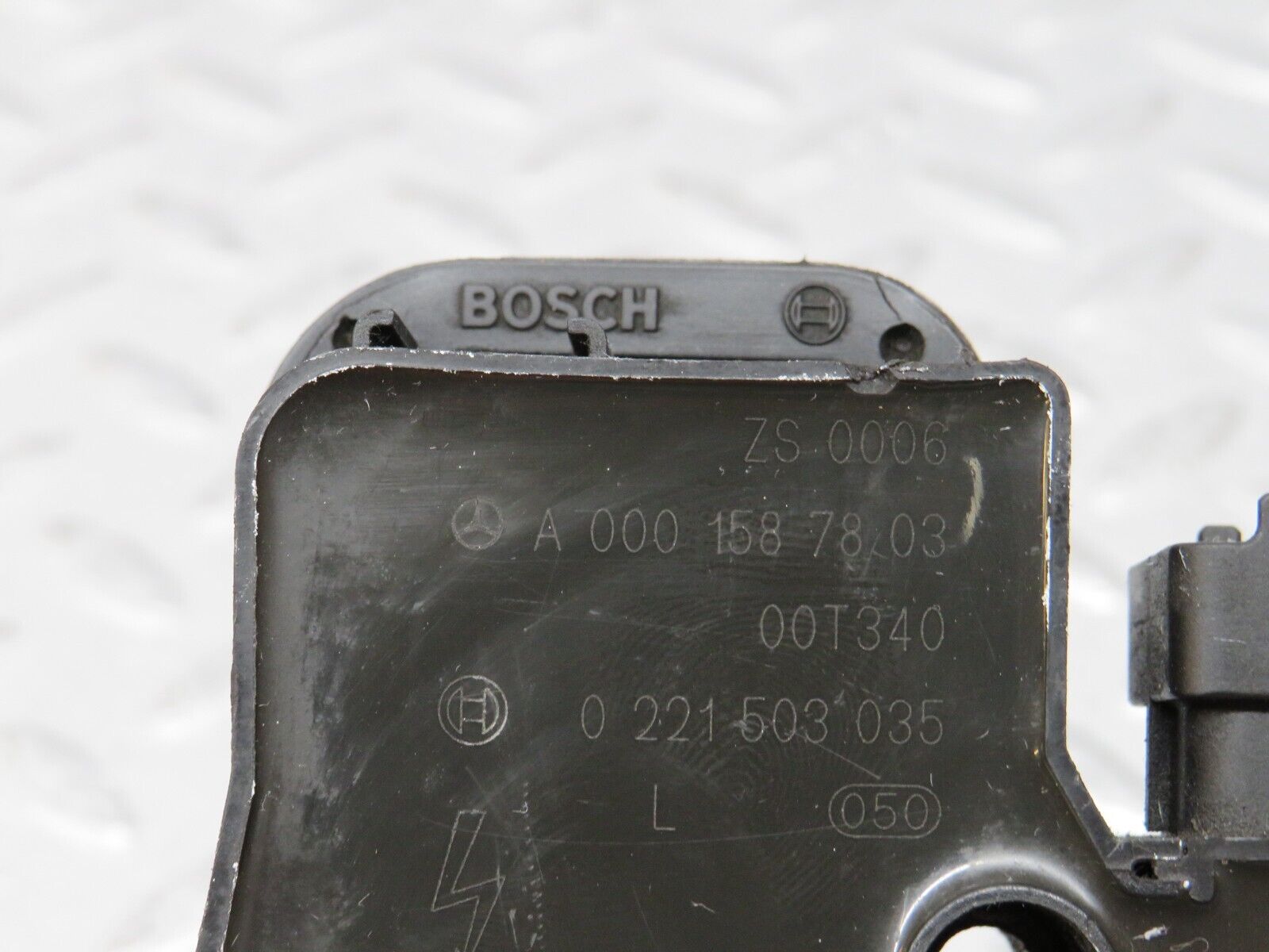 34919 Mercedes-Benz W210 320E Ignition Coil Bosch 0001587803 0221503035