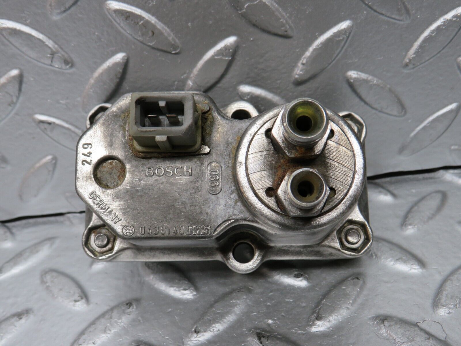 29863 Mercedes-Benz W123 230E Warm Up Regulator Bosch 0438140065