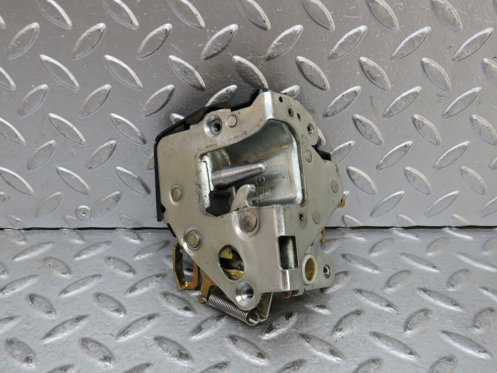 28289 Mercedes-Benz S123 240D Wagon Front Left Door Lock Mechanism 1237330108