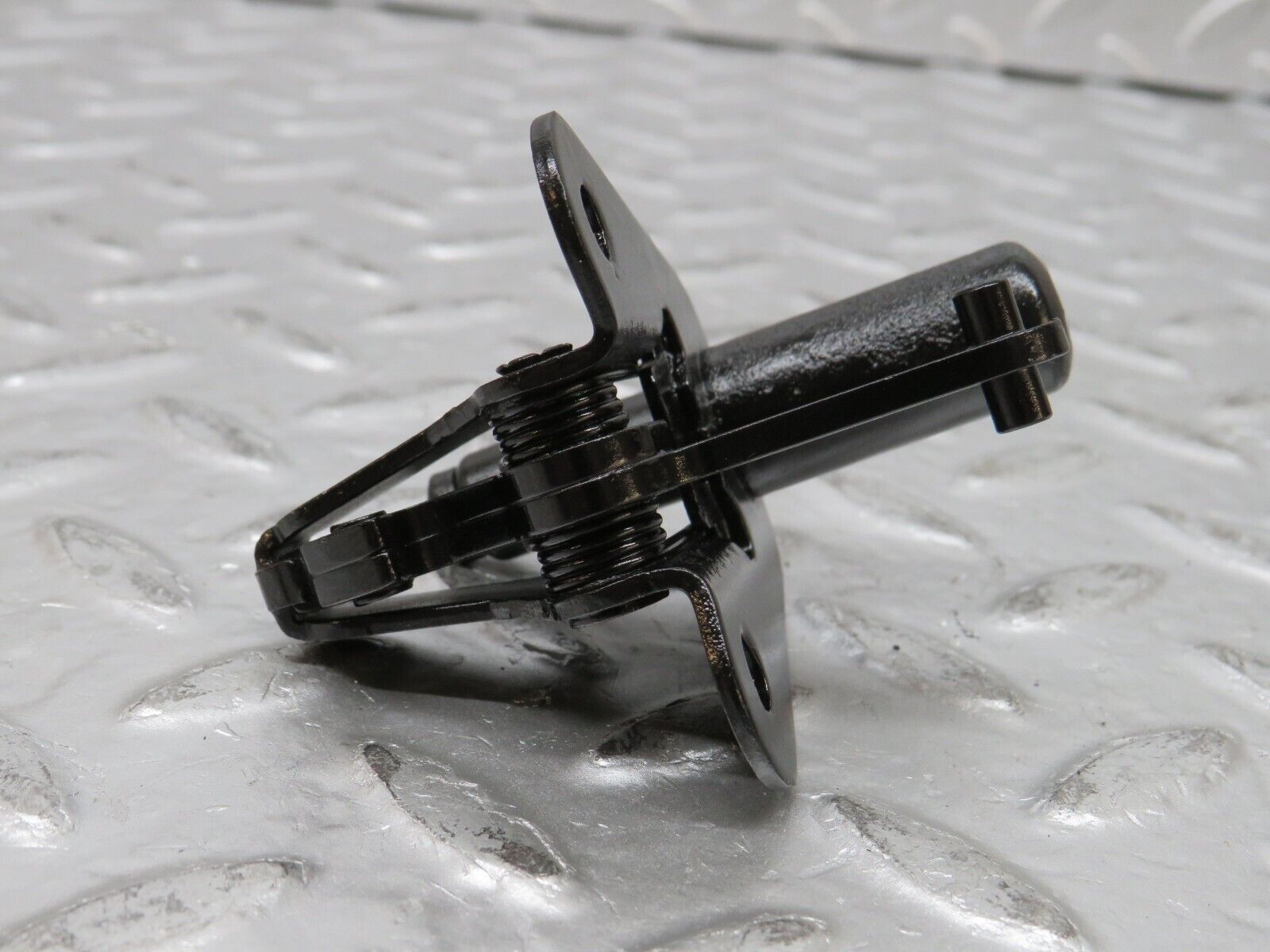 31776 Mercedes-Benz W201 190LE 1.8L Bonnet Lock Latch 2018800860