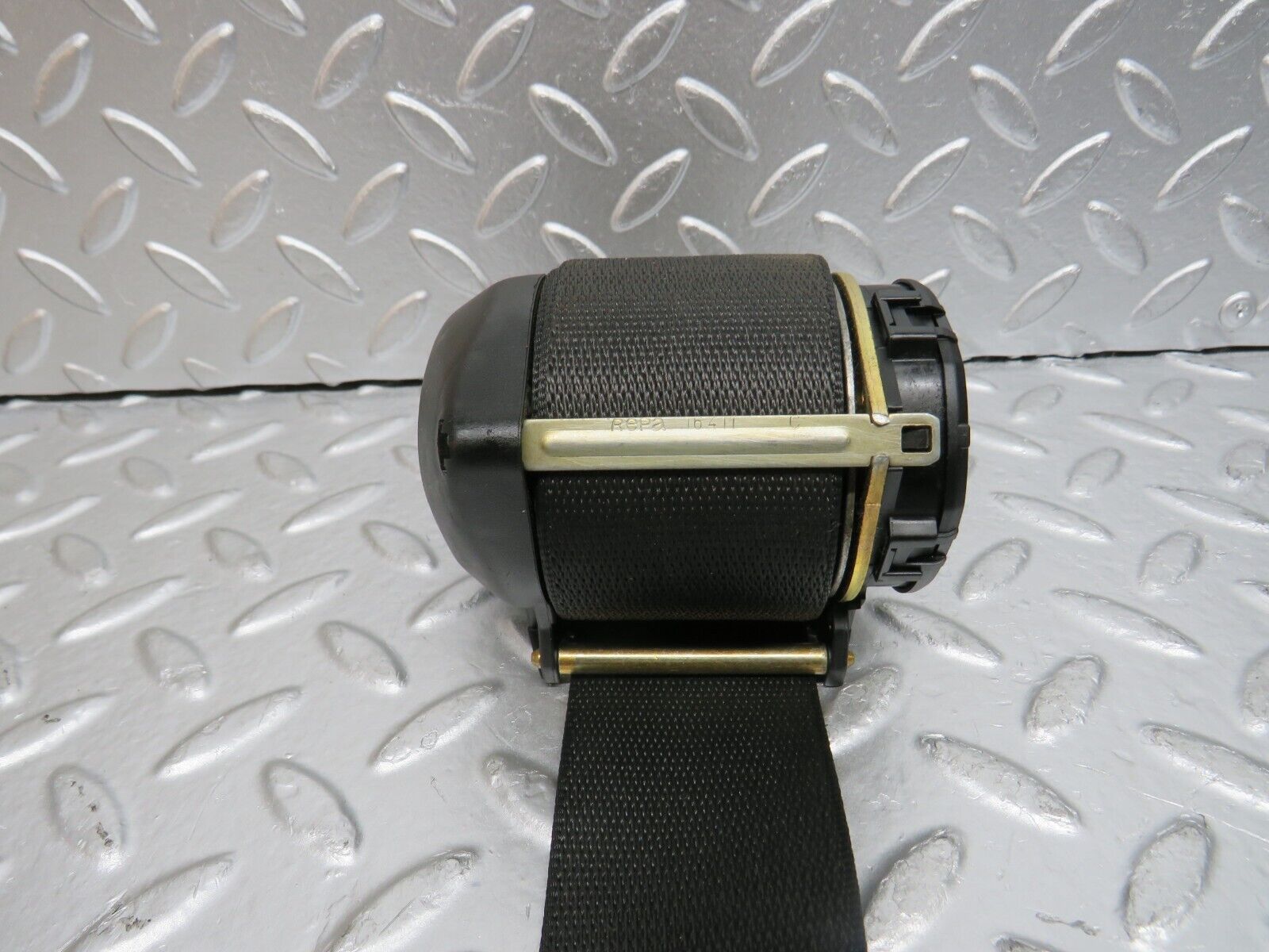 30560 Mercedes-Benz W124 230E Rear Seat Belt & Buckles 1248600086 1248608585