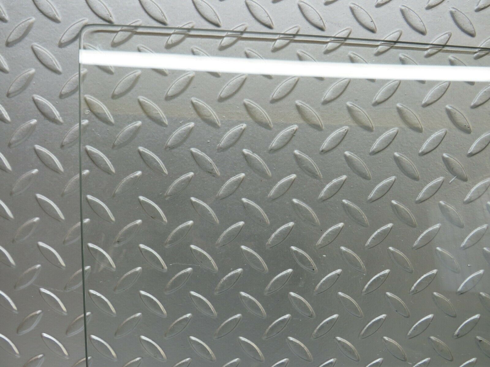 23649 Mercedes-Benz W114 280E Front Right Door Window Glass