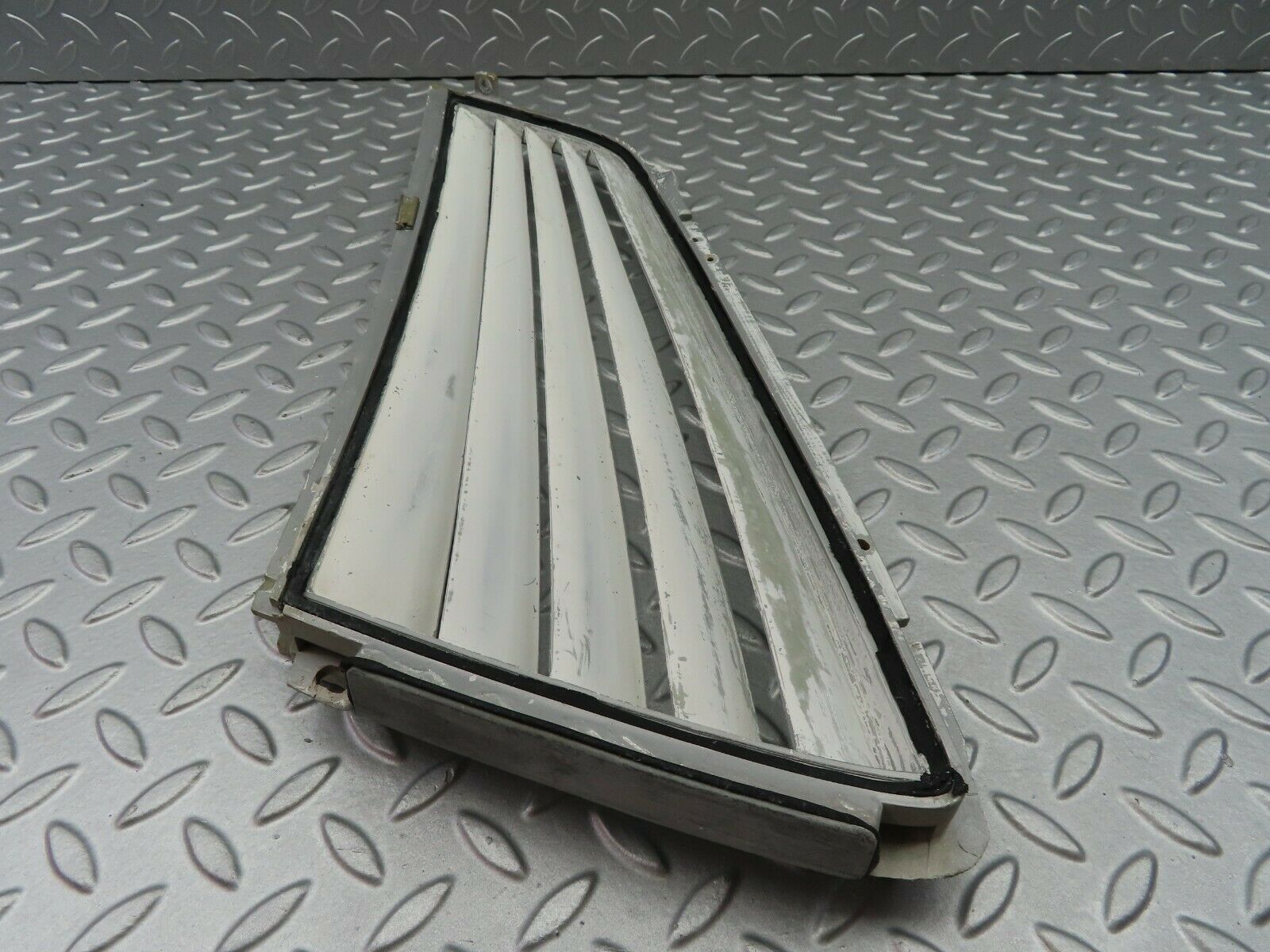 6917 Mercedes-Benz C107 350SLC Coupe Side Window Louvre Rear Right