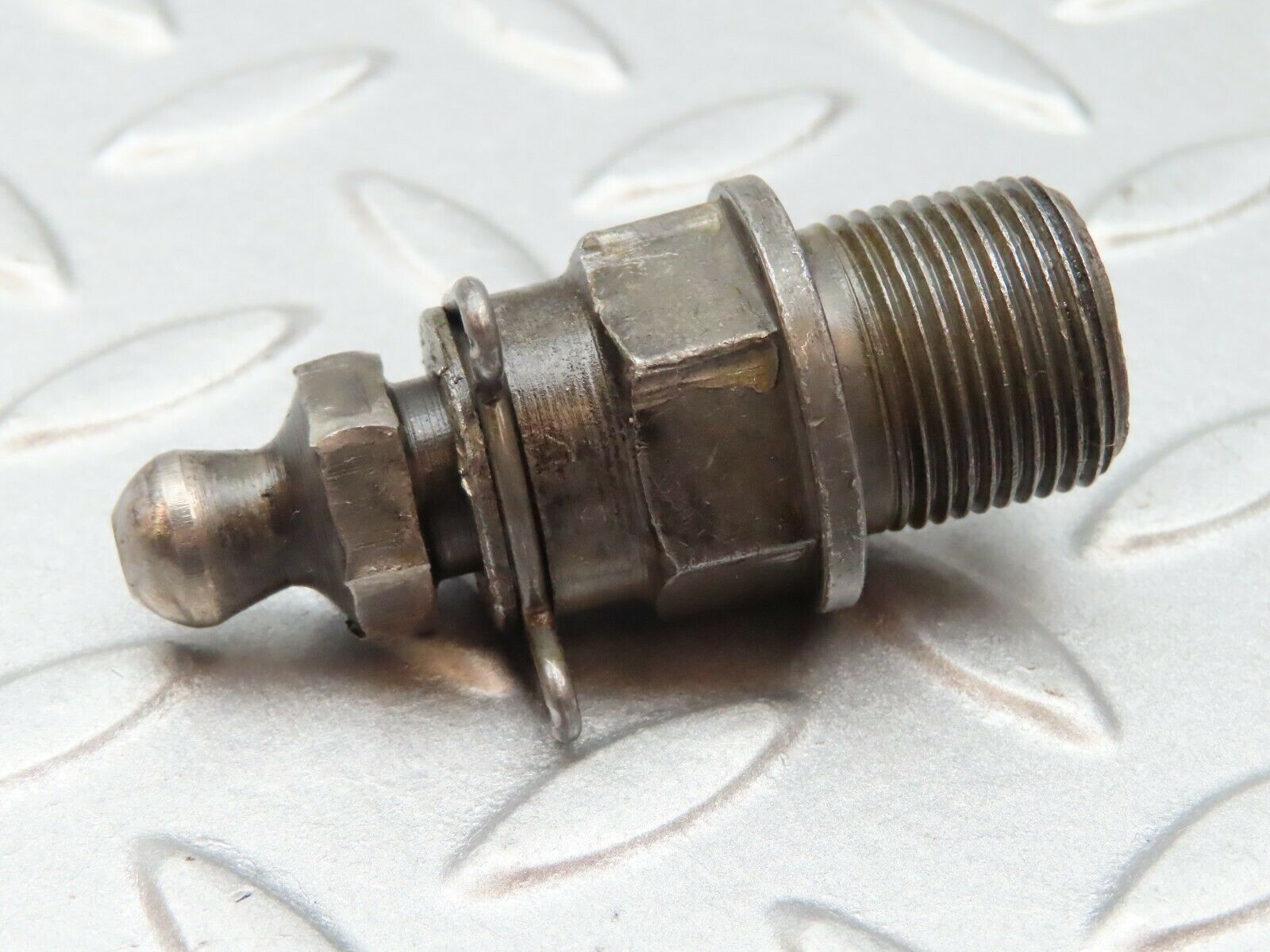 3548 Mercedes-Benz W108 280SE Ball Studs For Rocker Arm Mounting (Timing)