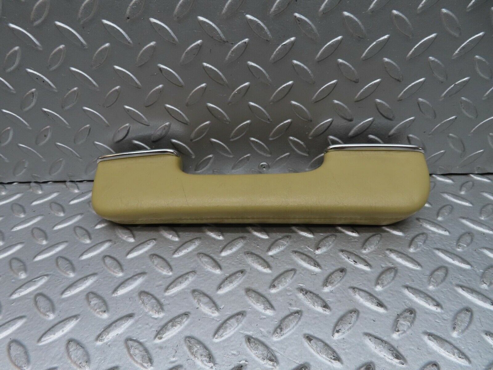 15300 Mercedes-Benz W123 230E Interior Door Handle Right 1239702001