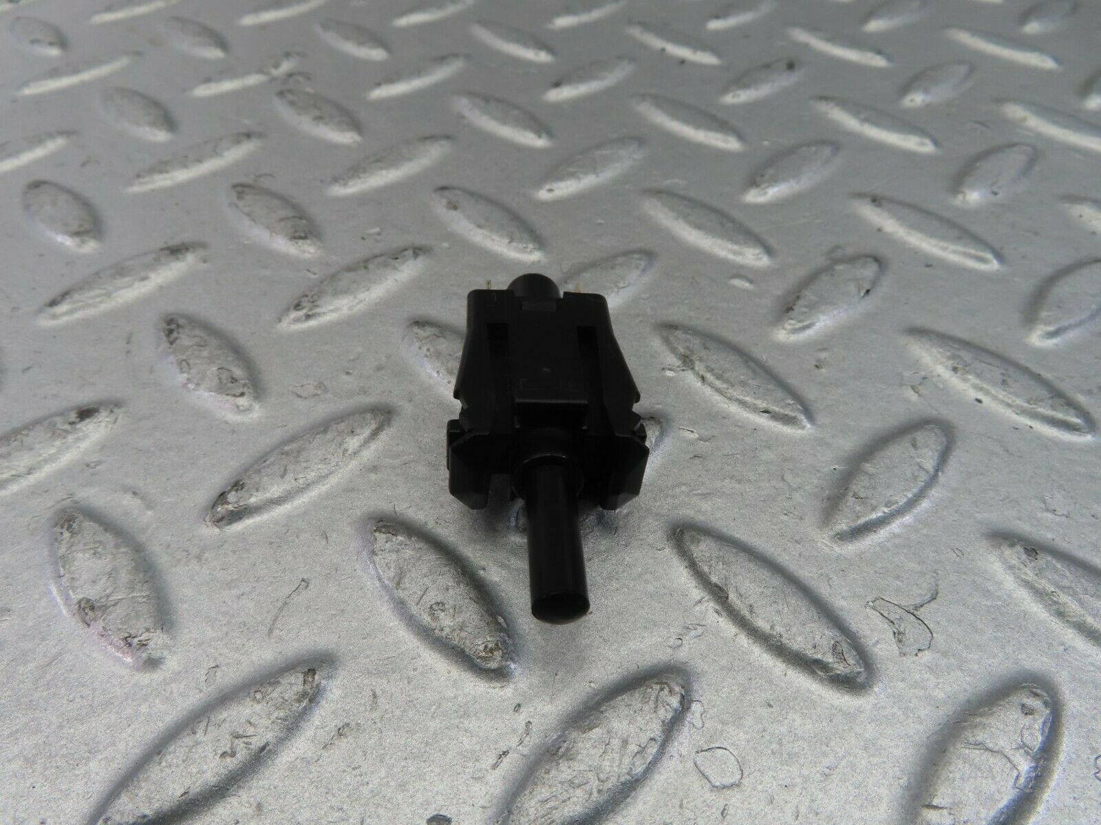 10400 Mercedes-Benz W201 190E Door Contact Switch 0015458714