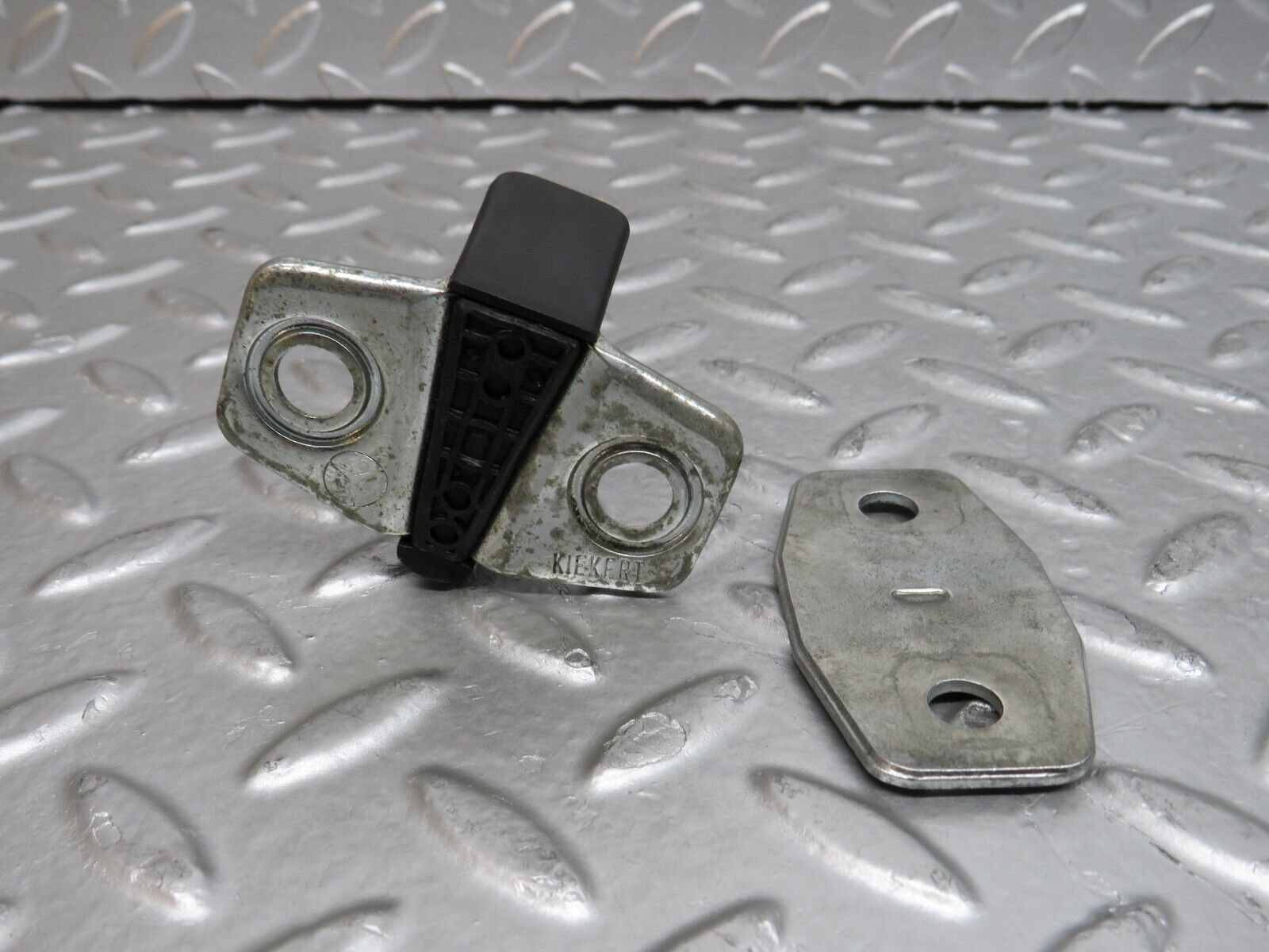 29572 Mercedes-Benz W124 230E Door Lock Latch