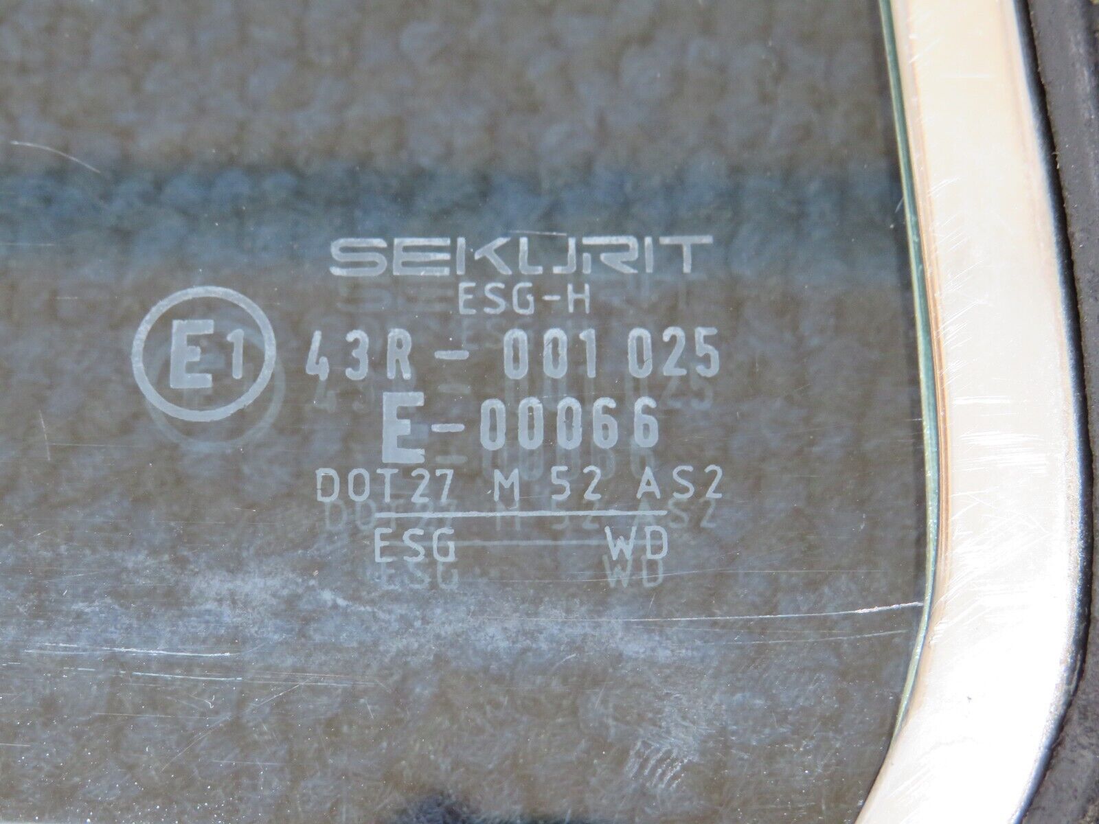 34412 Mercedes-Benz C126 380SEC Coupe Rear Right Window Glass