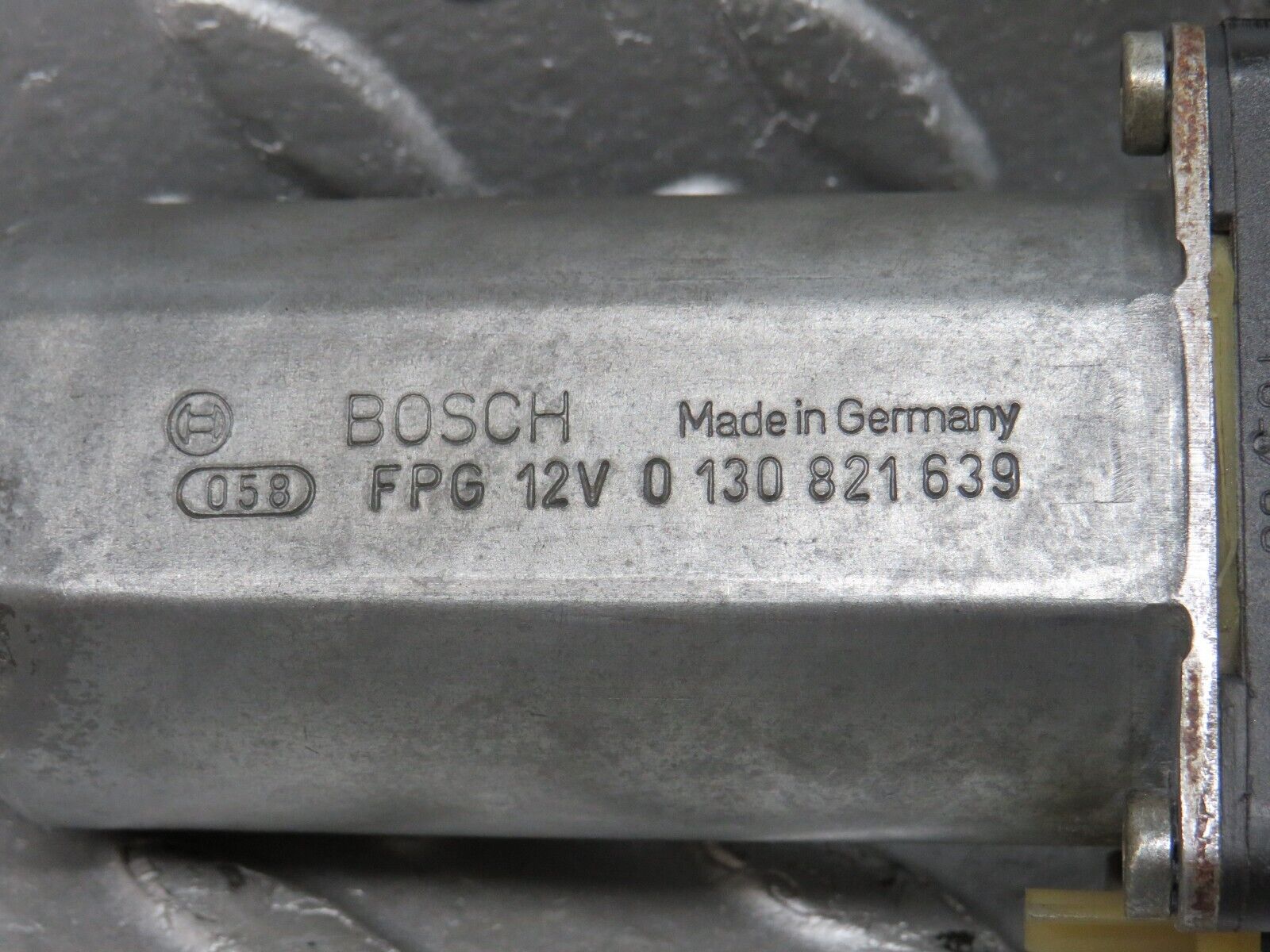 33412 Mercedes-Benz W202 C180 Window Regulator Motor Front Right 0130821639